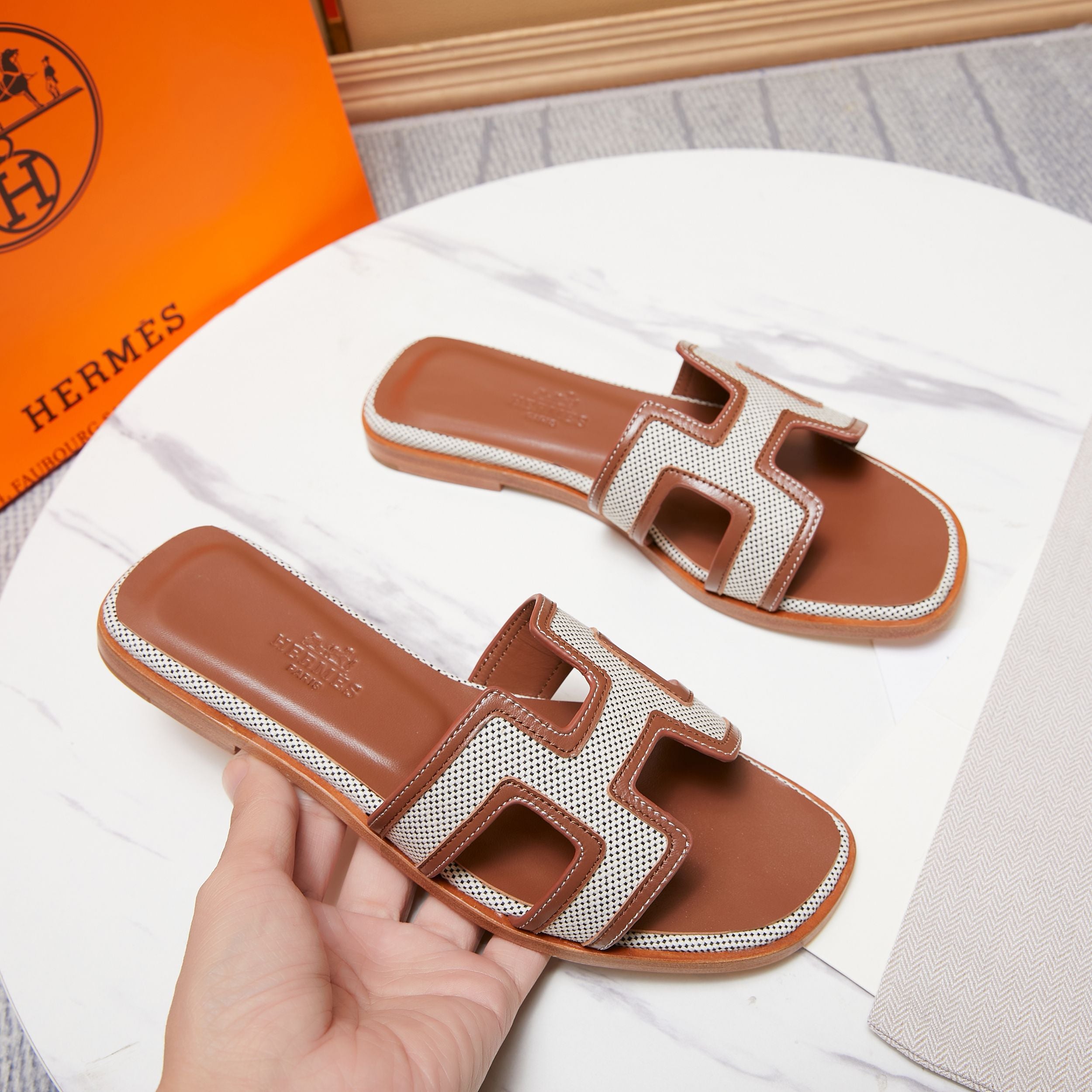 [TOP] H€RMES Oran Sandals Denim 22 - Brown/Cream - Hermes