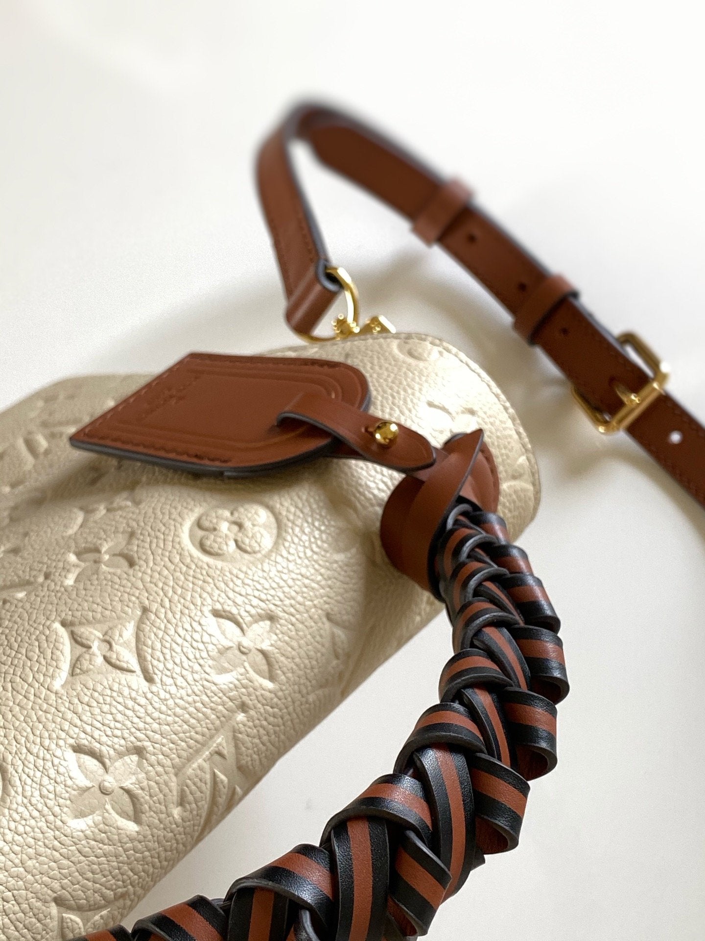 [TOP] L&V £V Pochette Empreinte Metis Braided Handle - Cream - LV Louis Vuitton