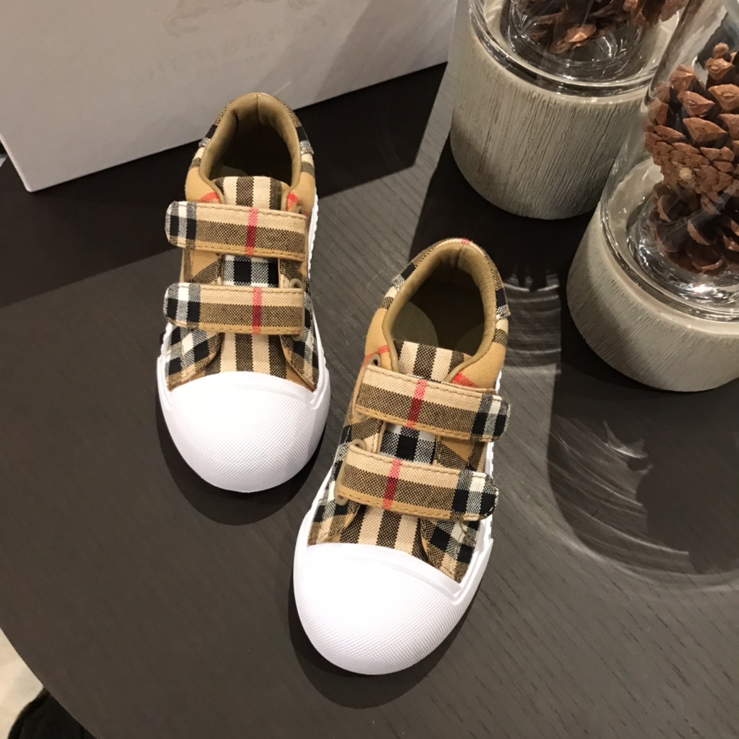 [TOP] BURB€RRY Fabric Sneakers - 2 Color