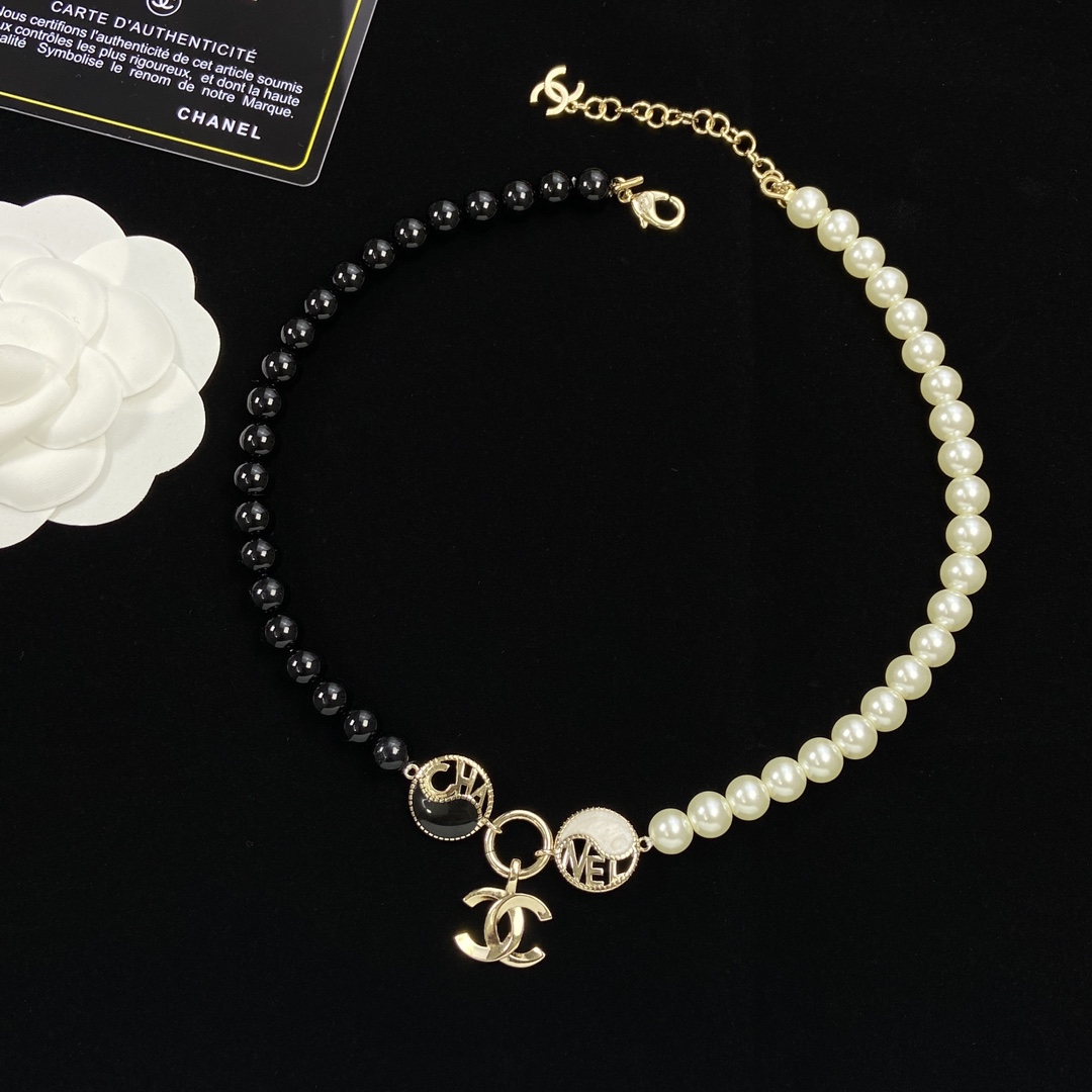 [TOP] CH@NEL Black and White Pearl Necklace - Chanel