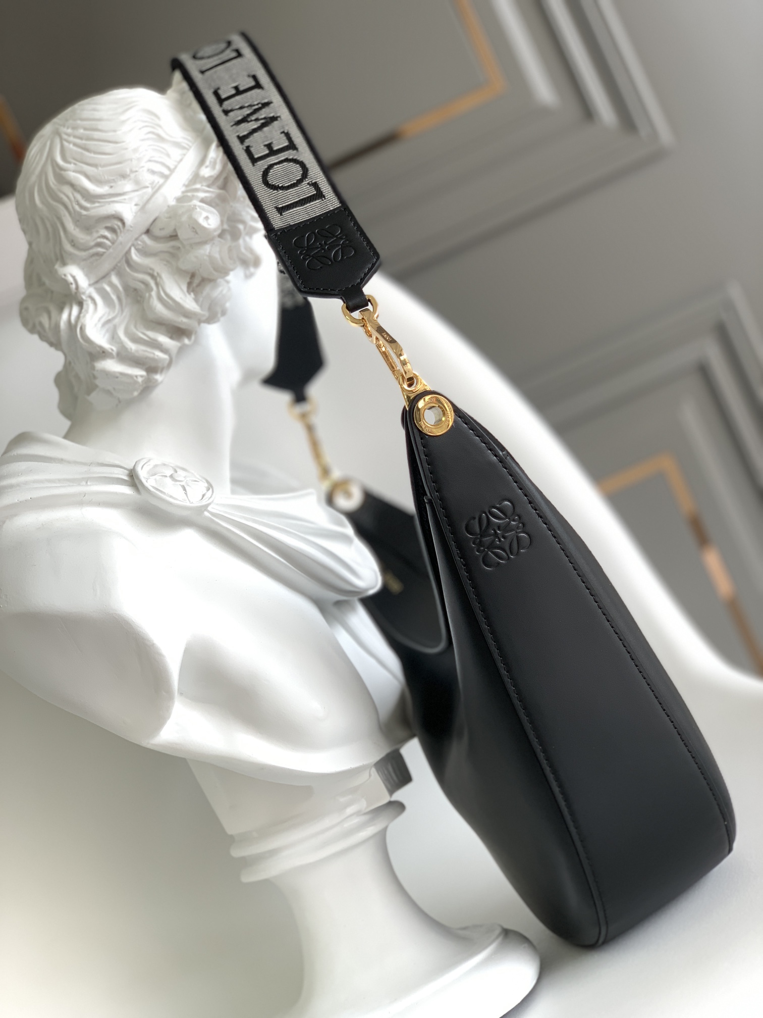 [TOP] LOEW€ Calfskin Luna Bag - Black - Loewe