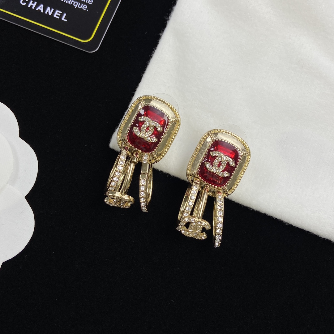 [TOP] CH@NEL Crystal/Diamond Earrings - Red - Chanel