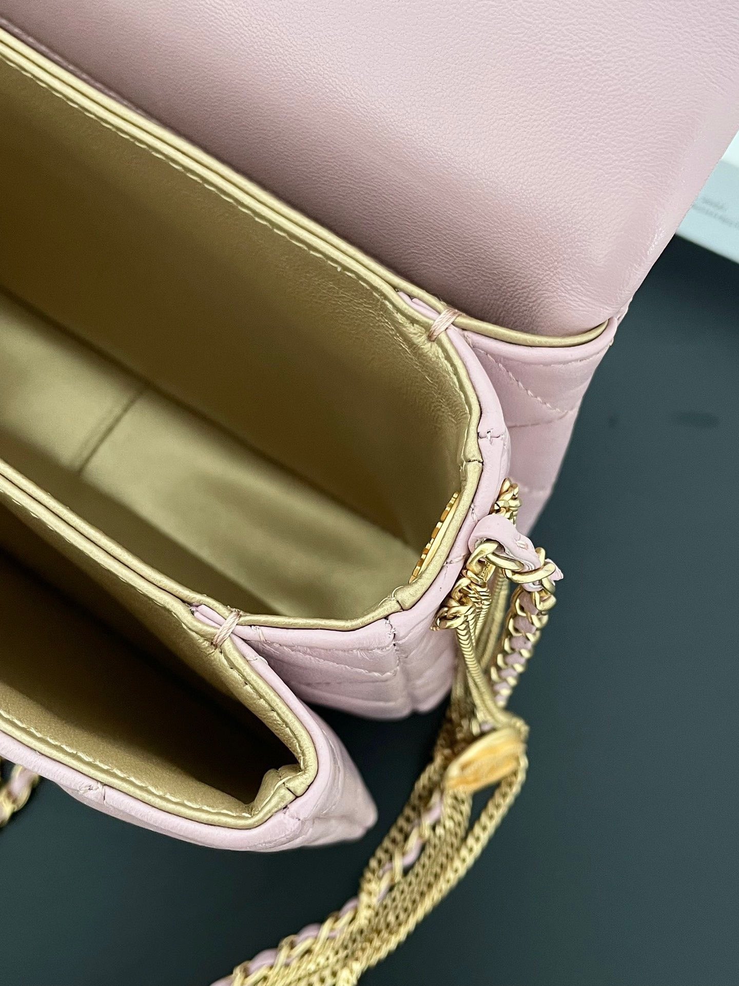 [TOP] CH@NEL 19 Bag Coin Chain Small - Pink - Chanel