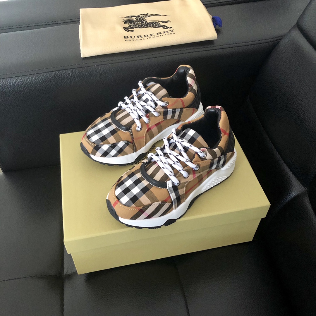 [TOP] BURB€RRY Sneakers