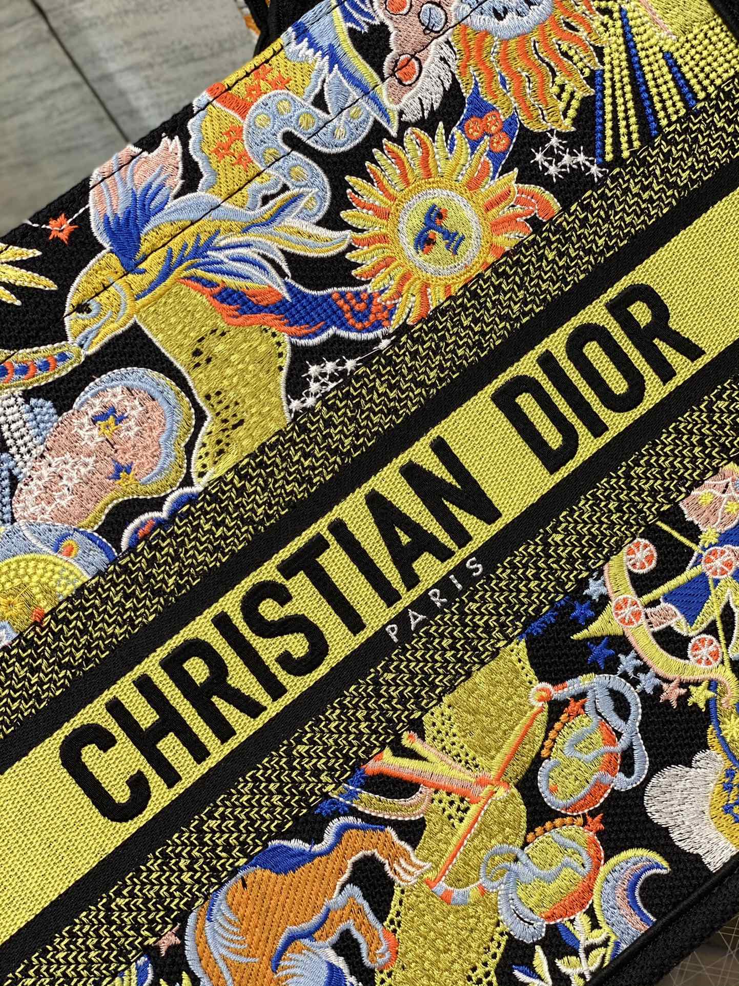 [TOP] D!or Book Tote Bag Zodiac Fantasitico Medium - Black Multicolored - Christian Dior