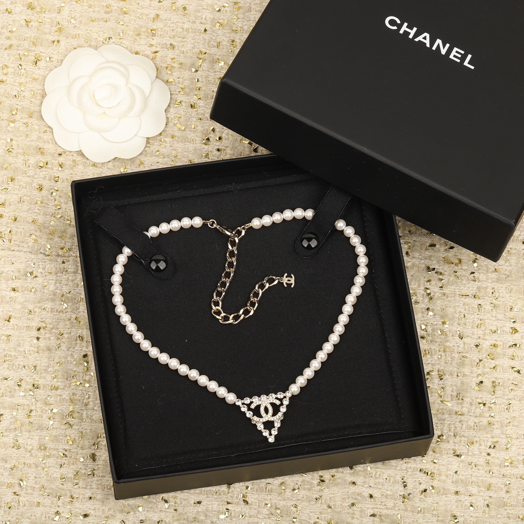 [TOP] CH@NEL logo triangle diamond/pearl necklace - Chanel
