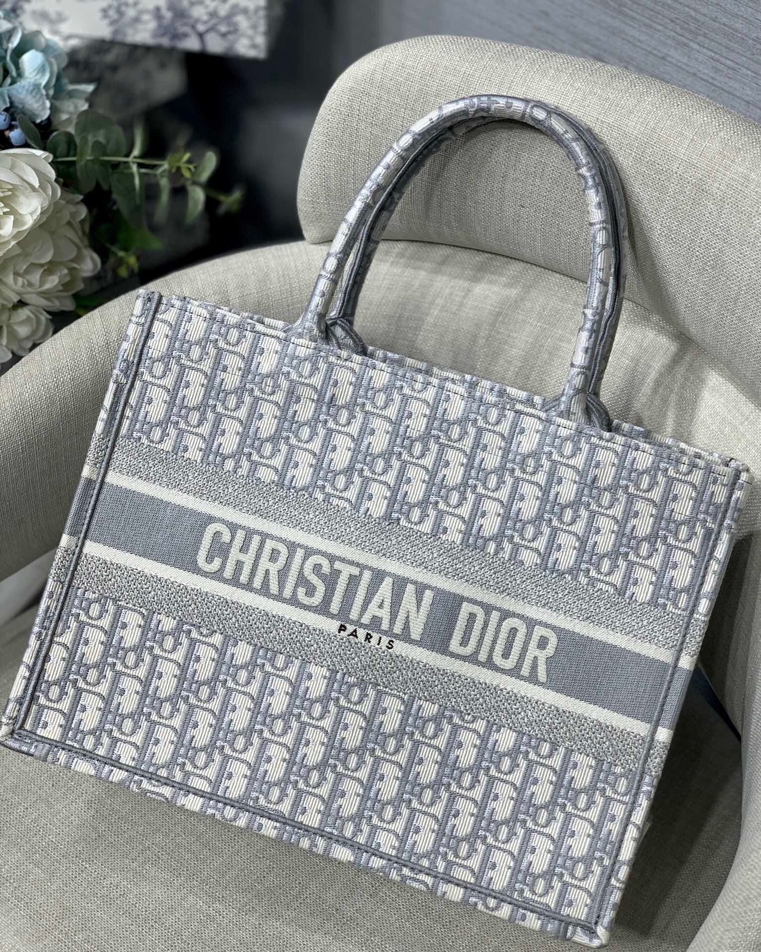 [TOP] D!or Book Tote Bag Embroidered - Grey - Christian Dior