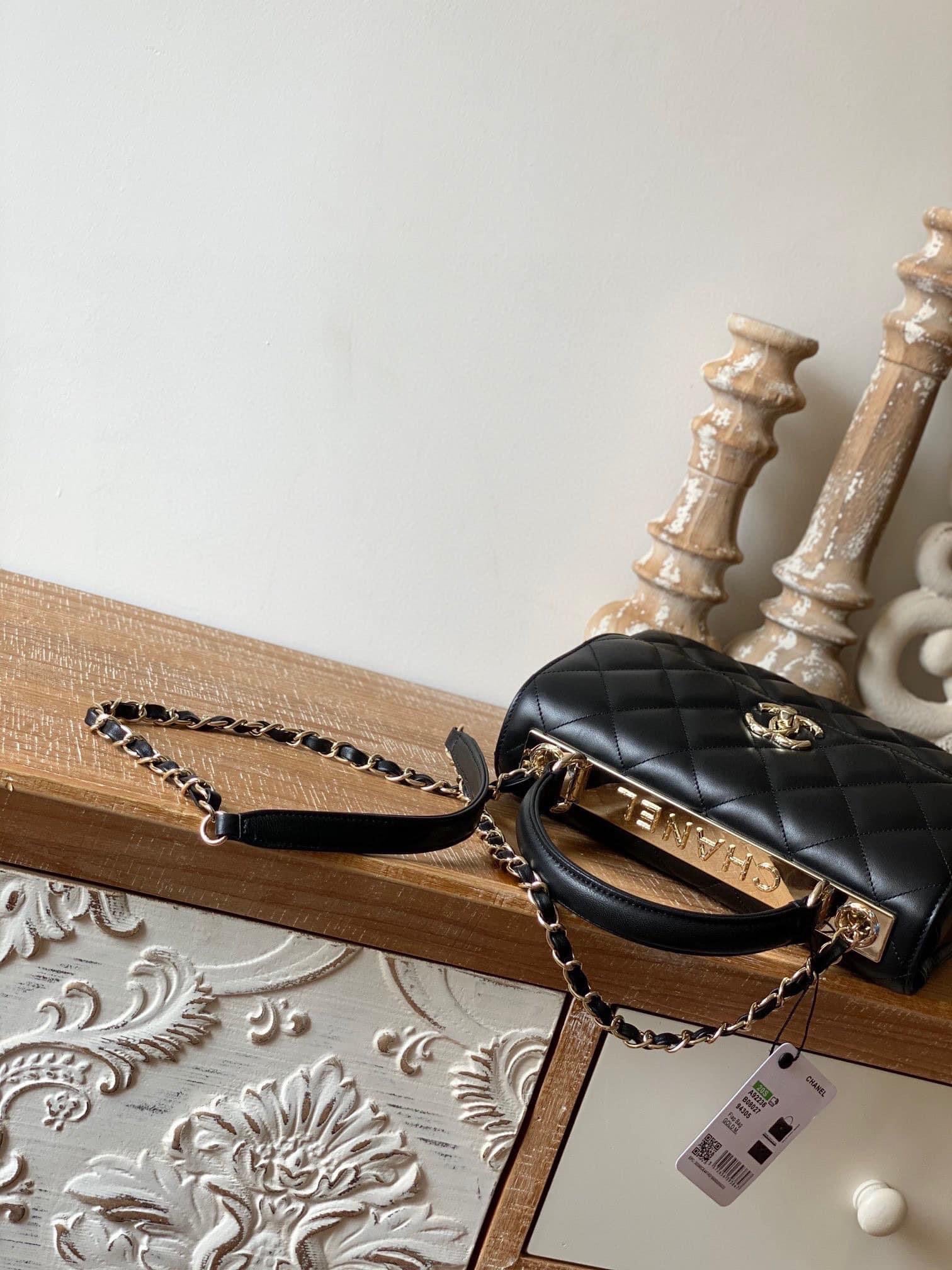 [TOP] CH@NEL Trendy Bag Raised Logo - Black - Chanel