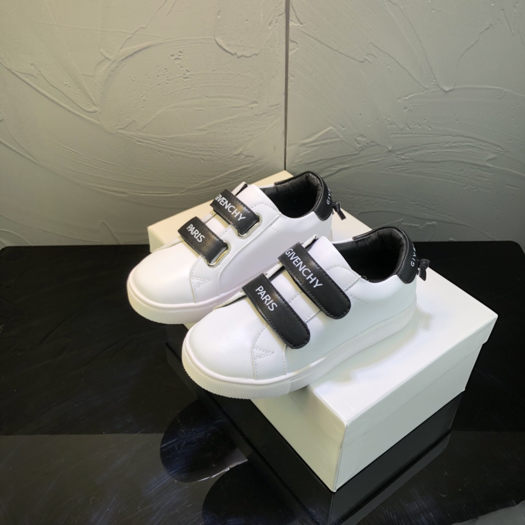 [TOP] GV Leather Sneakers - White