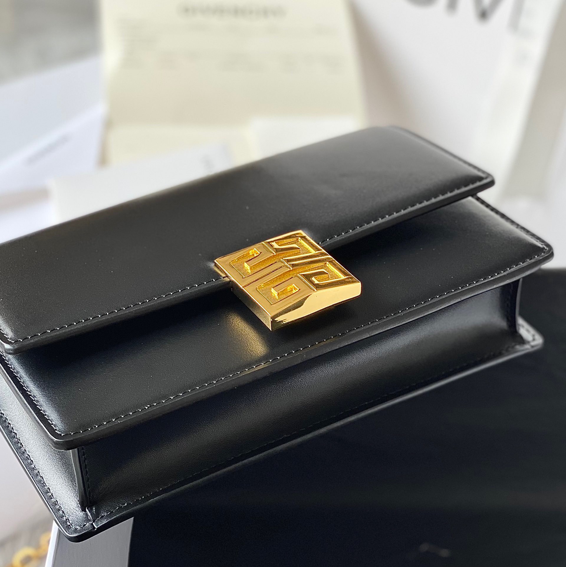 [Top] GIV€NCHY 4G In Box Leather With Chain - Givenchy