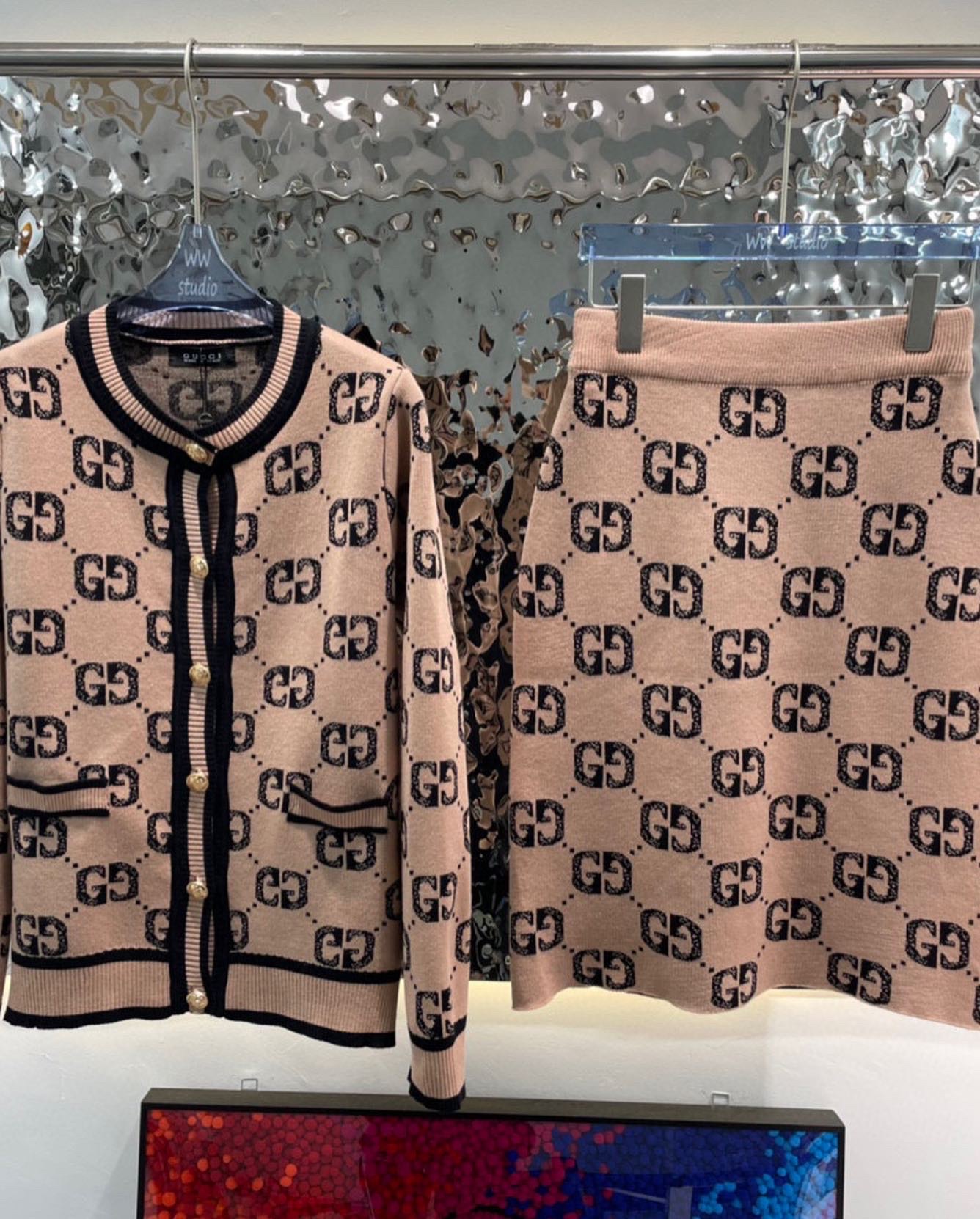 [TOP] Gucci Cardigan & Skirt Knitwear Set - Gucci