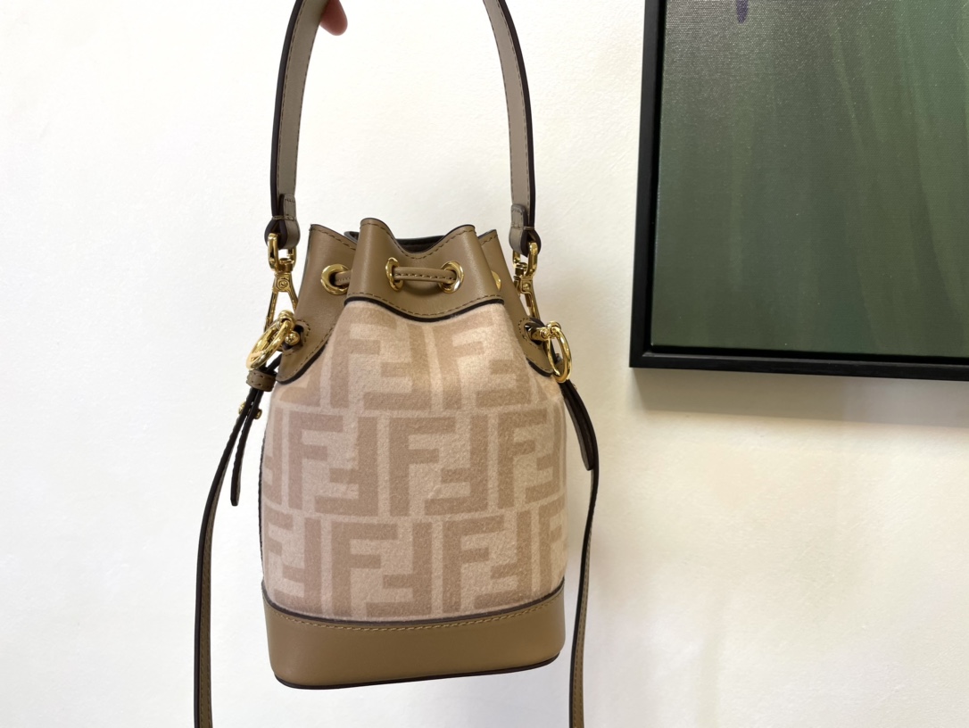 [TOP] F€NDI Mon Tresor Bucket Bags - 2 Color - Fendi