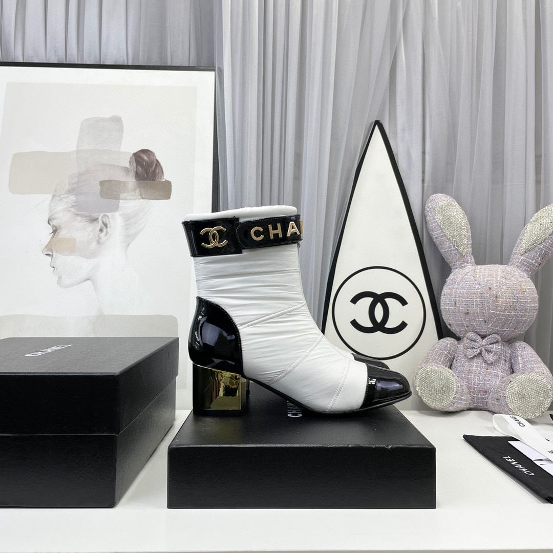 [TOP] CH@NEL Quilted Lambskin Boots - White - Chanel
