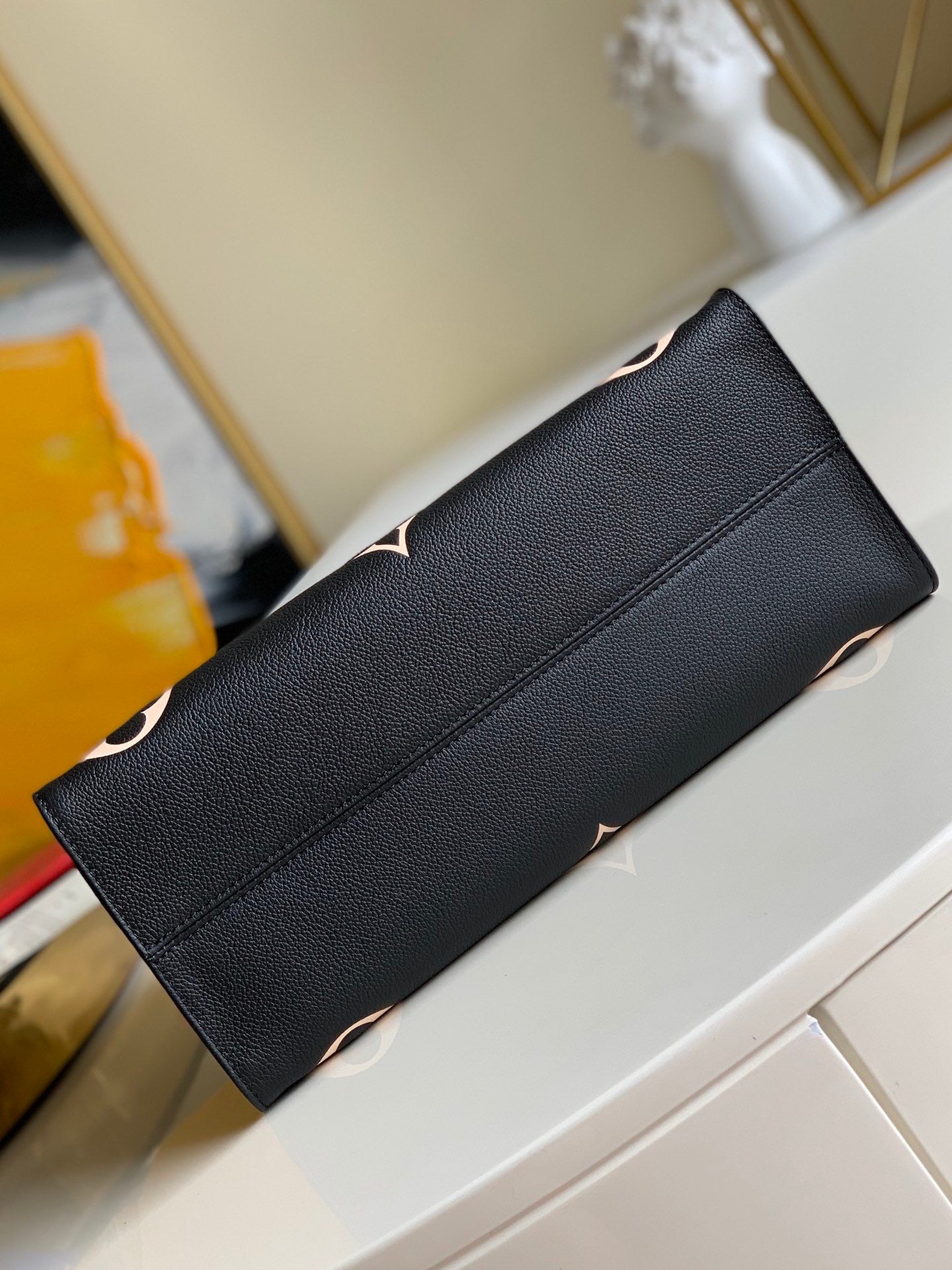[TOP] L&V £V On The Go Empreinte 2 Tones Tote GM - Black and Cream - LV Louis Vuitton