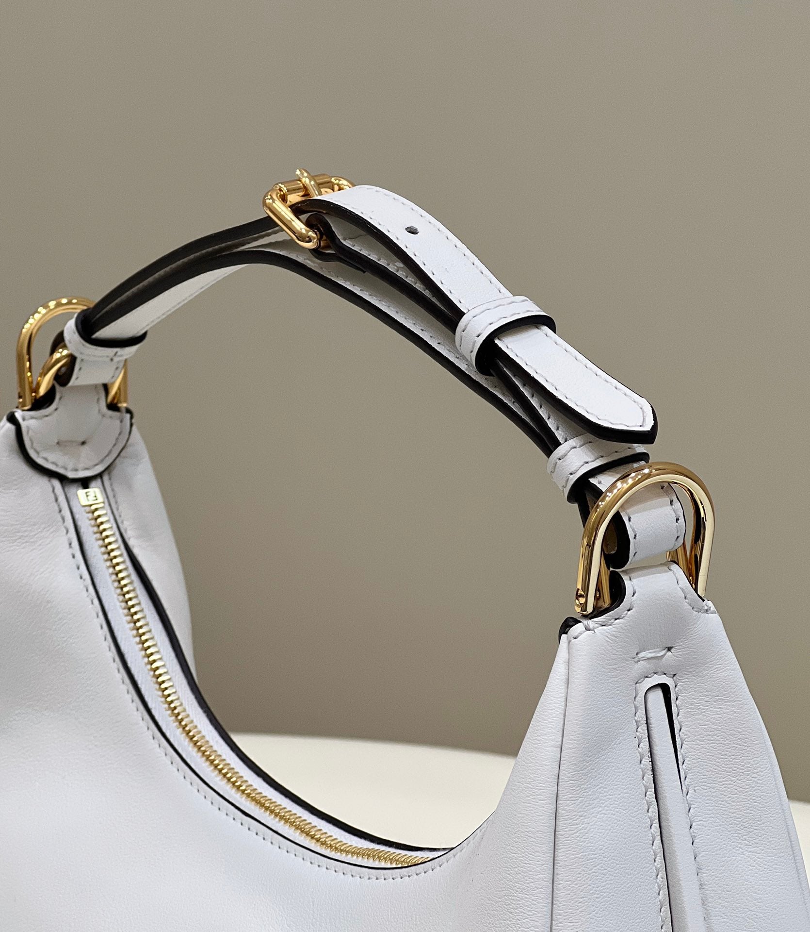 [TOP] F€NDI F€ndigraphy Small Bag - White - Fendi