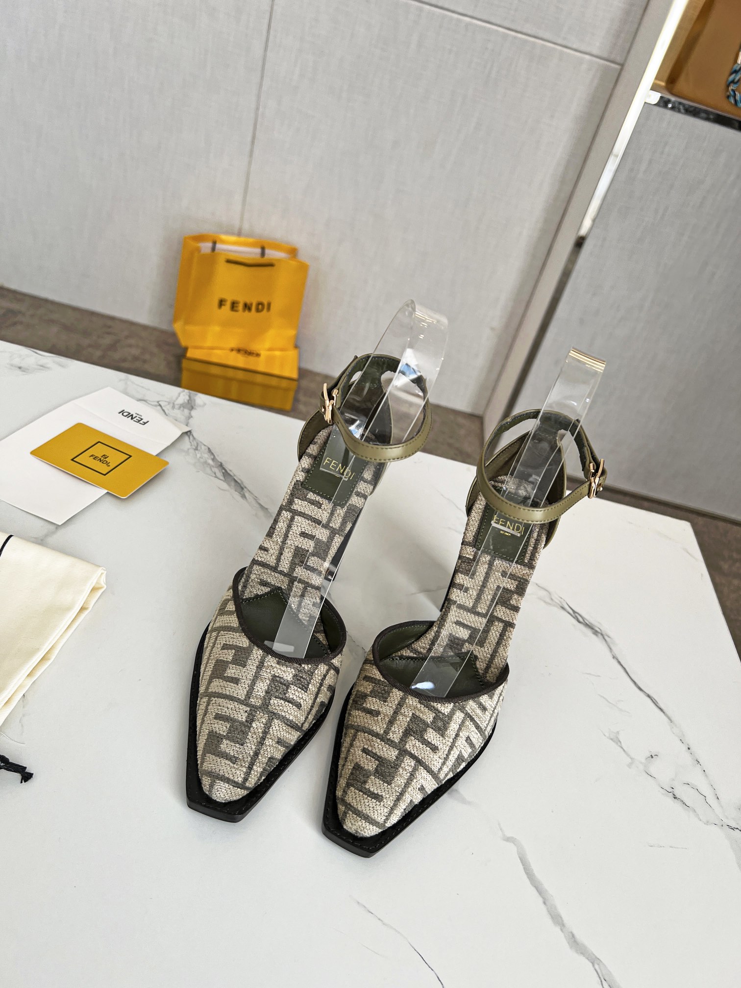 [TOP] F€NDI Haute Couture Fall Winter High Heel - cyan blue- Fendi