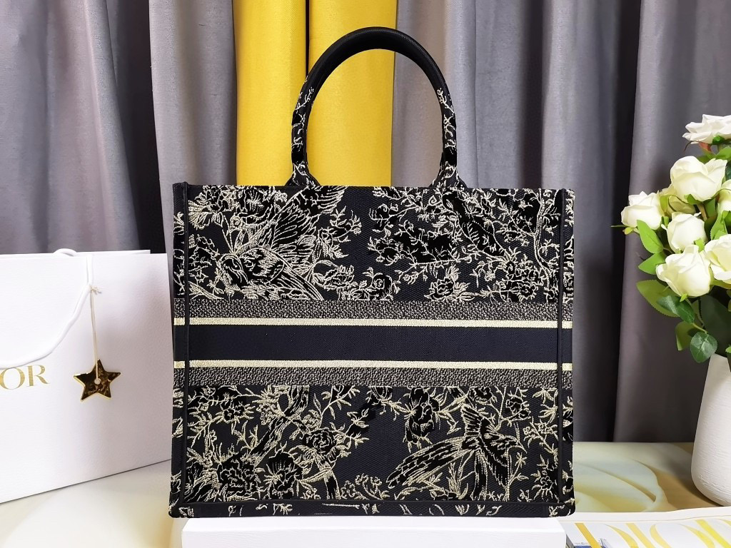 [TOP] D!or Book Tote Christian Dior Jardin D'Hiver Embroidered Lagre - Black & Gold Thread - Christian Dior
