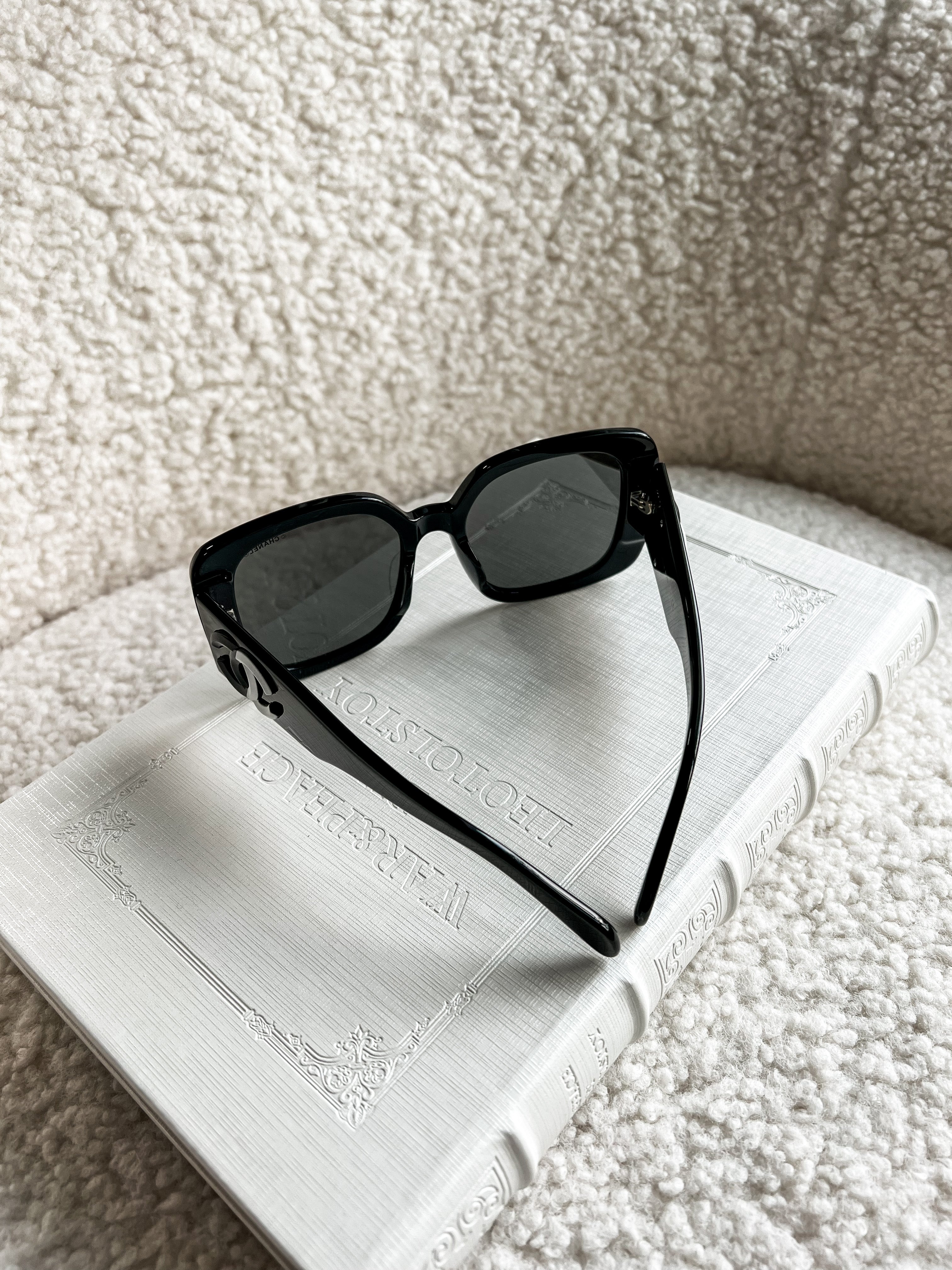 [TOP] CH@NEL Black and White Logo Sunglasses - Chanel
