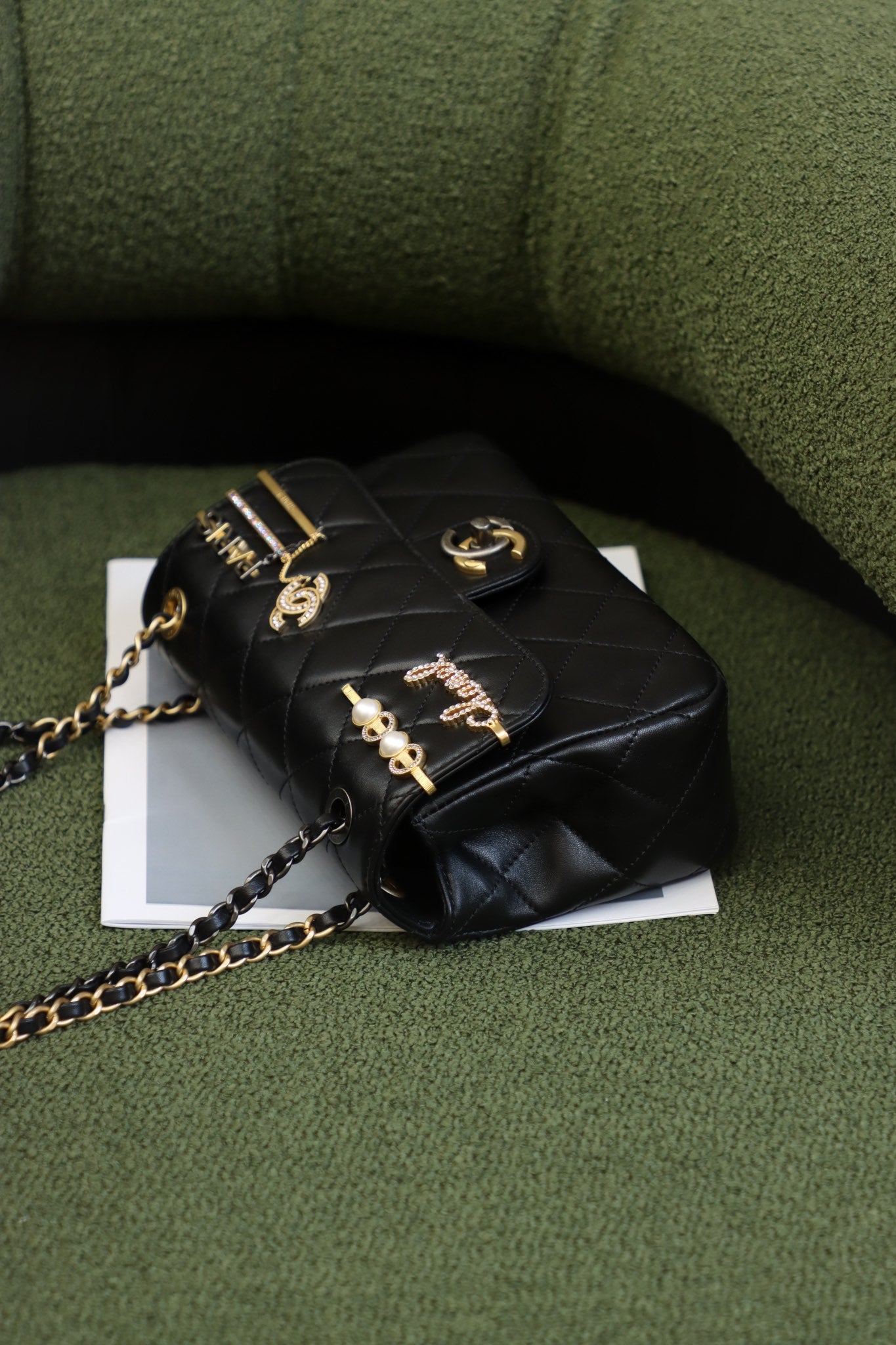 [TOP] CH@NEL Coco Charms Small Flap Bag - Black - Chanel