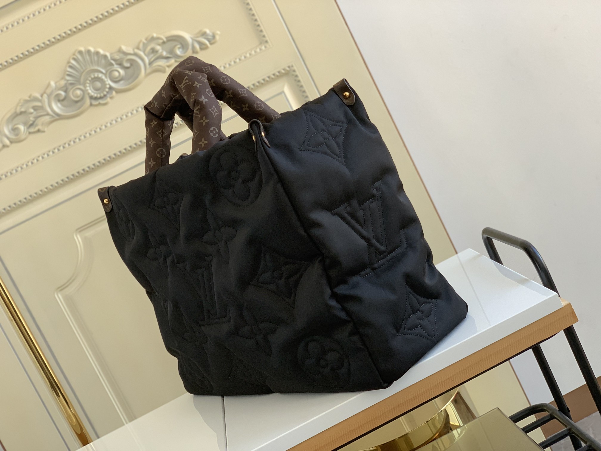 [TOP] L&V ON THE GO Puffer Bag GM - Black/Beige - LV Louis Vuitton