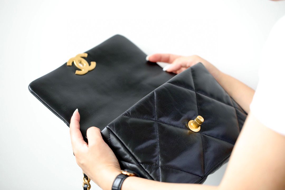 [TOP] CH@NEL 19 Bag in Goat Skin Small 26cm- Black w GHW - Chanel