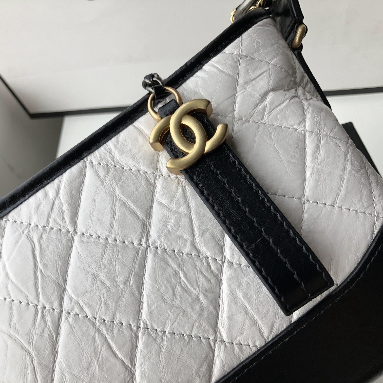 [TOP] CH@NEL Gabrielle Bag Aged Lambskin Small 20cm - Black and White - Chanel