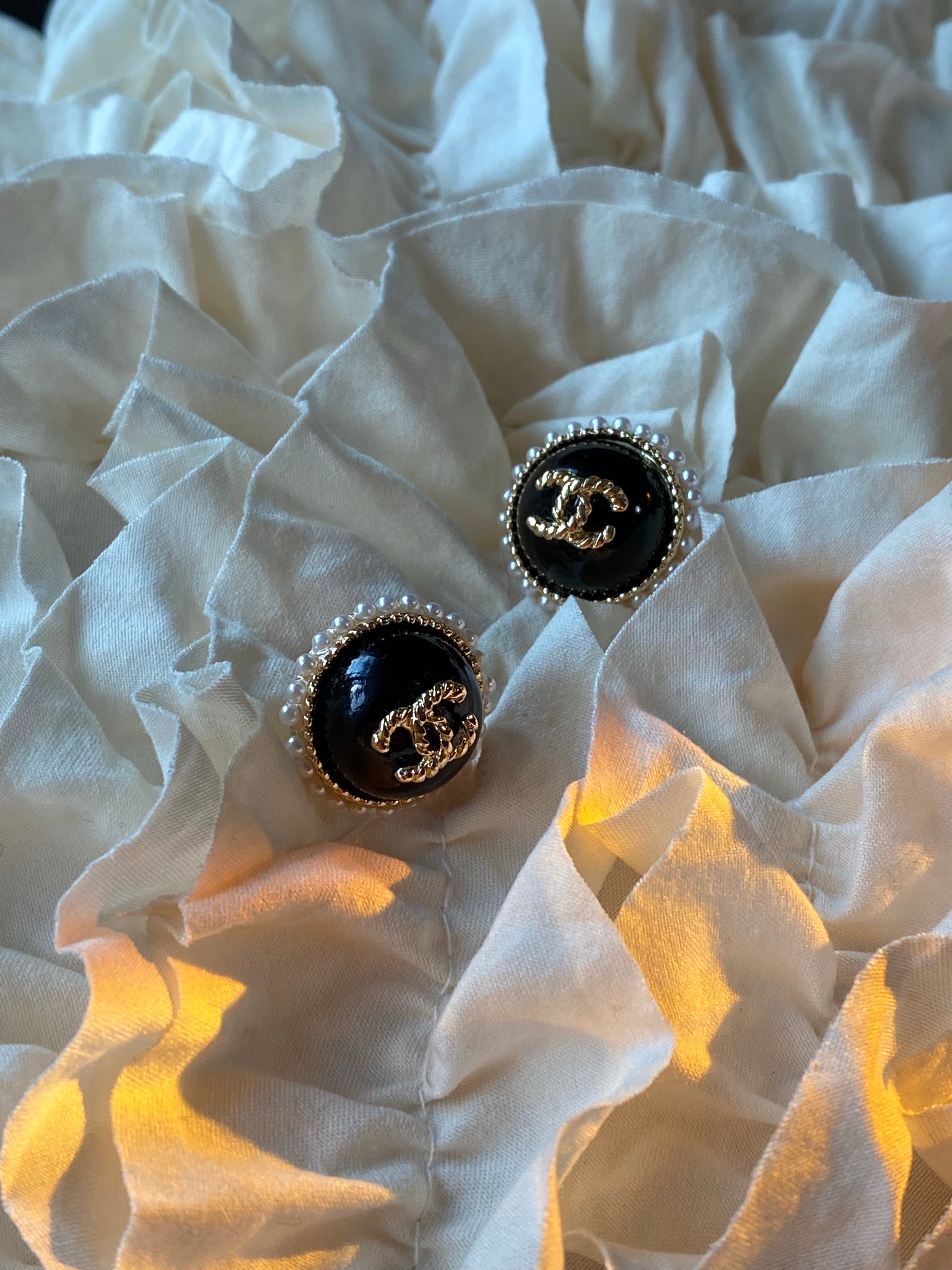 [TOP] CH@NEL Stud Lady Earrings - Chanel