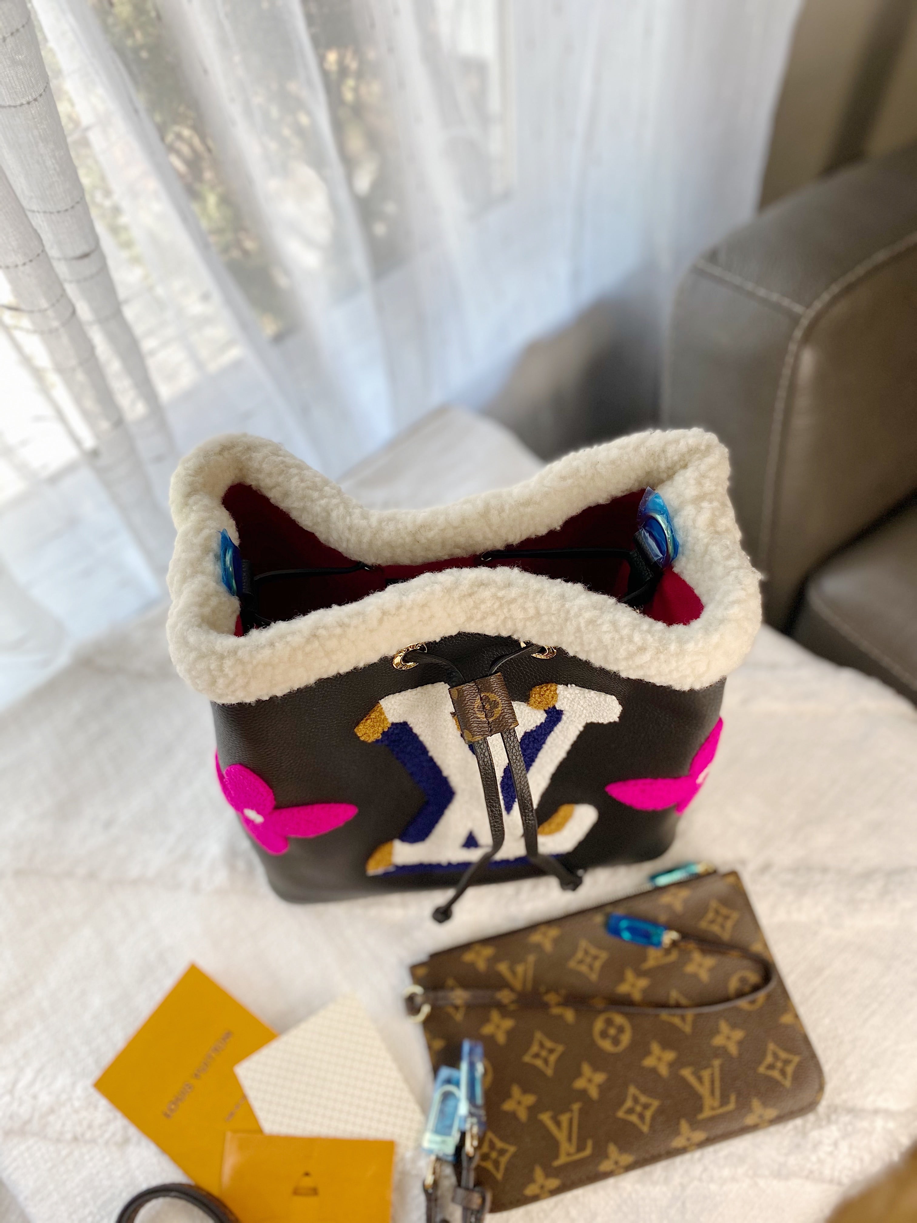 [TOP] L&V LV NoeNoe Shearling Bag - LV Louis Vuitton