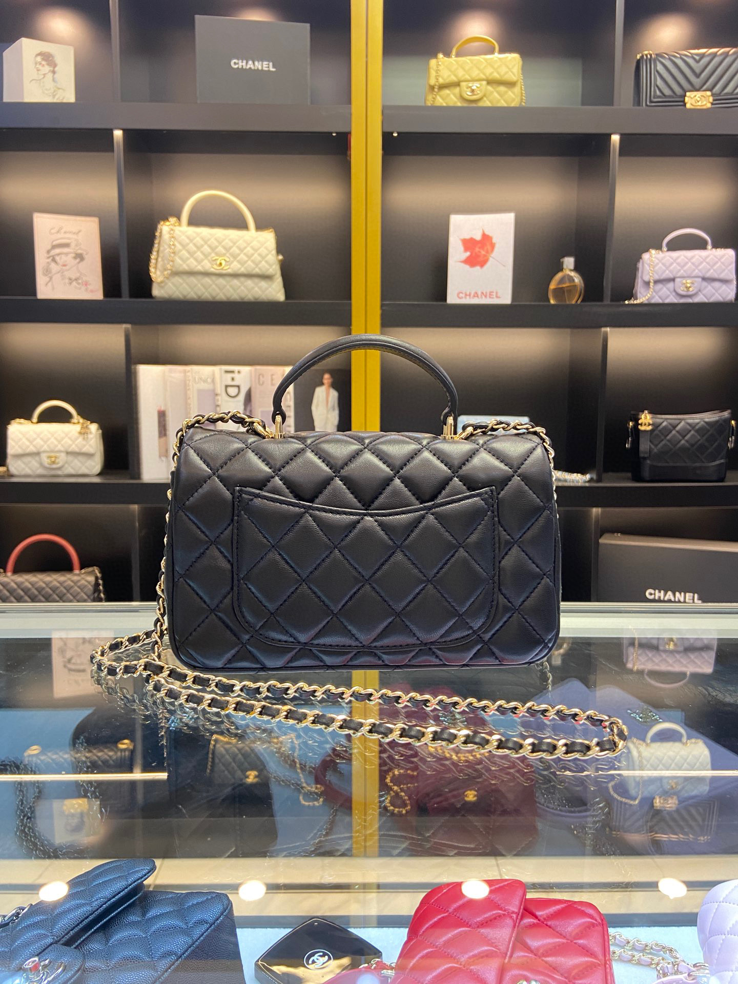 [TOP] CH@NEL Classic Flab Bag Lambskin Mini 20cm With Handle - Black & GHW - Chanel