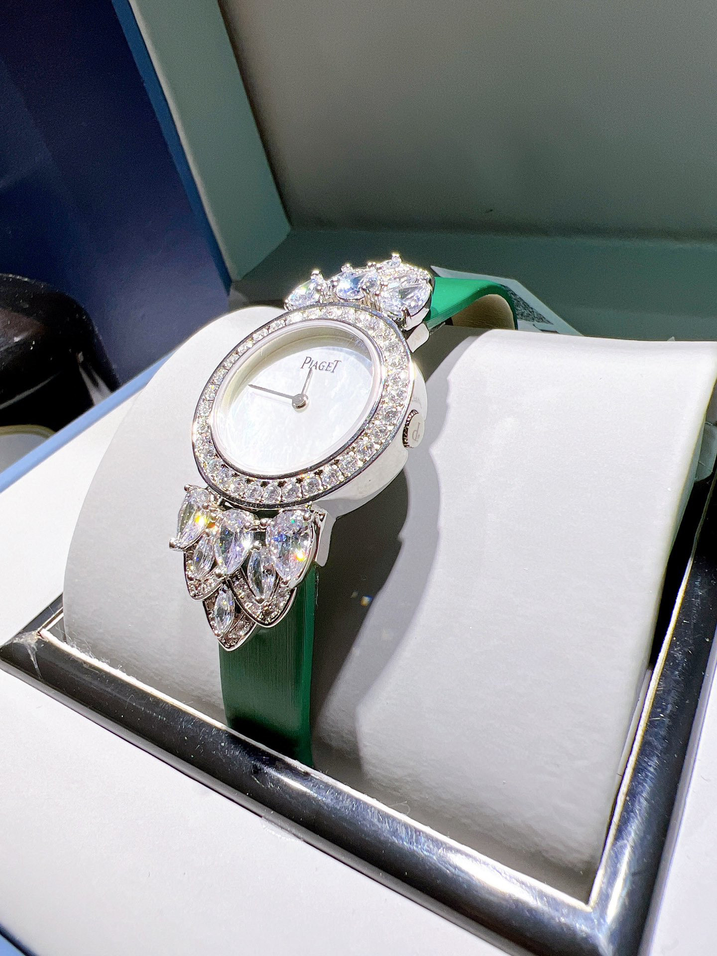 [TOP] PIAG€T Teasures Green Leather Watch - Diamonds/Beryl