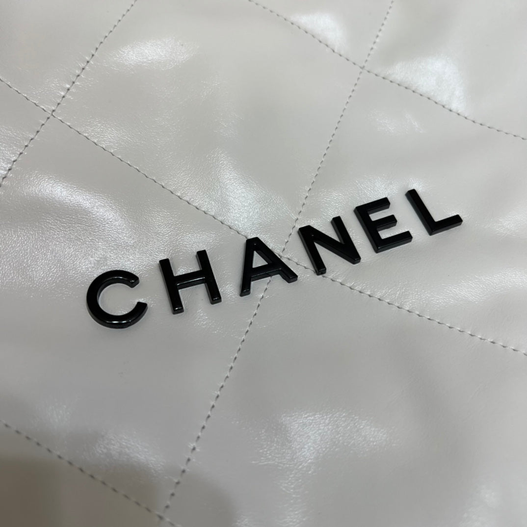 [TOP] CH@NEL 22 Bag Small 35cm - White & Black Logo - Chanel
