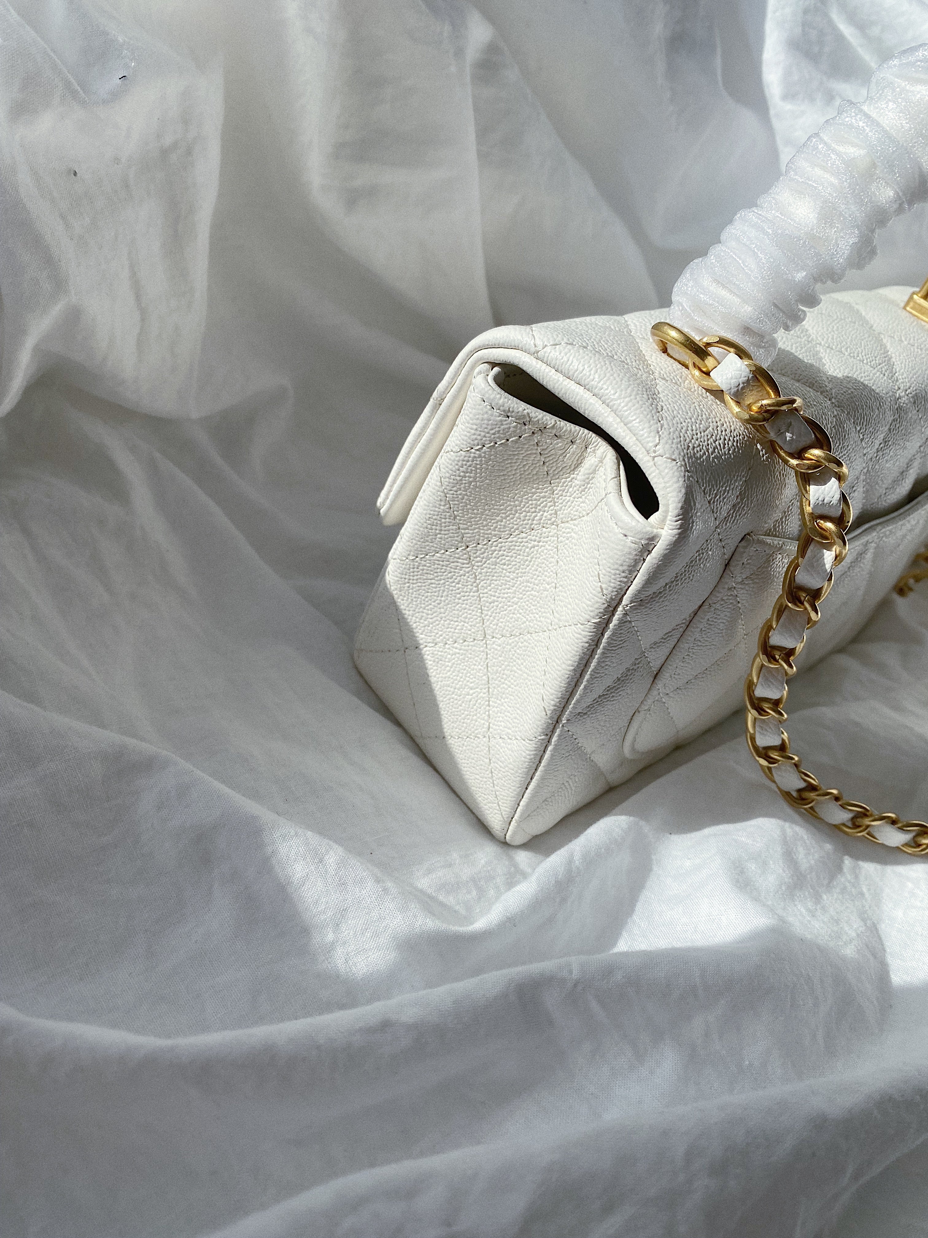 [TOP] CH@NEL Classic Flap Bag with Top Handle Caviar Skin New Mini 20cm - White & GHW - Chanel
