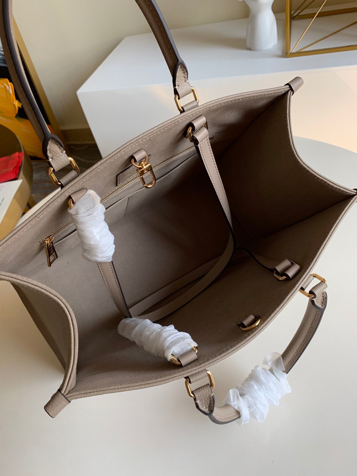 [TOP] L&V L*V On The Go Empreinte 2 Tones Tote GM - Turtle Dove - LV Louis Vuitton