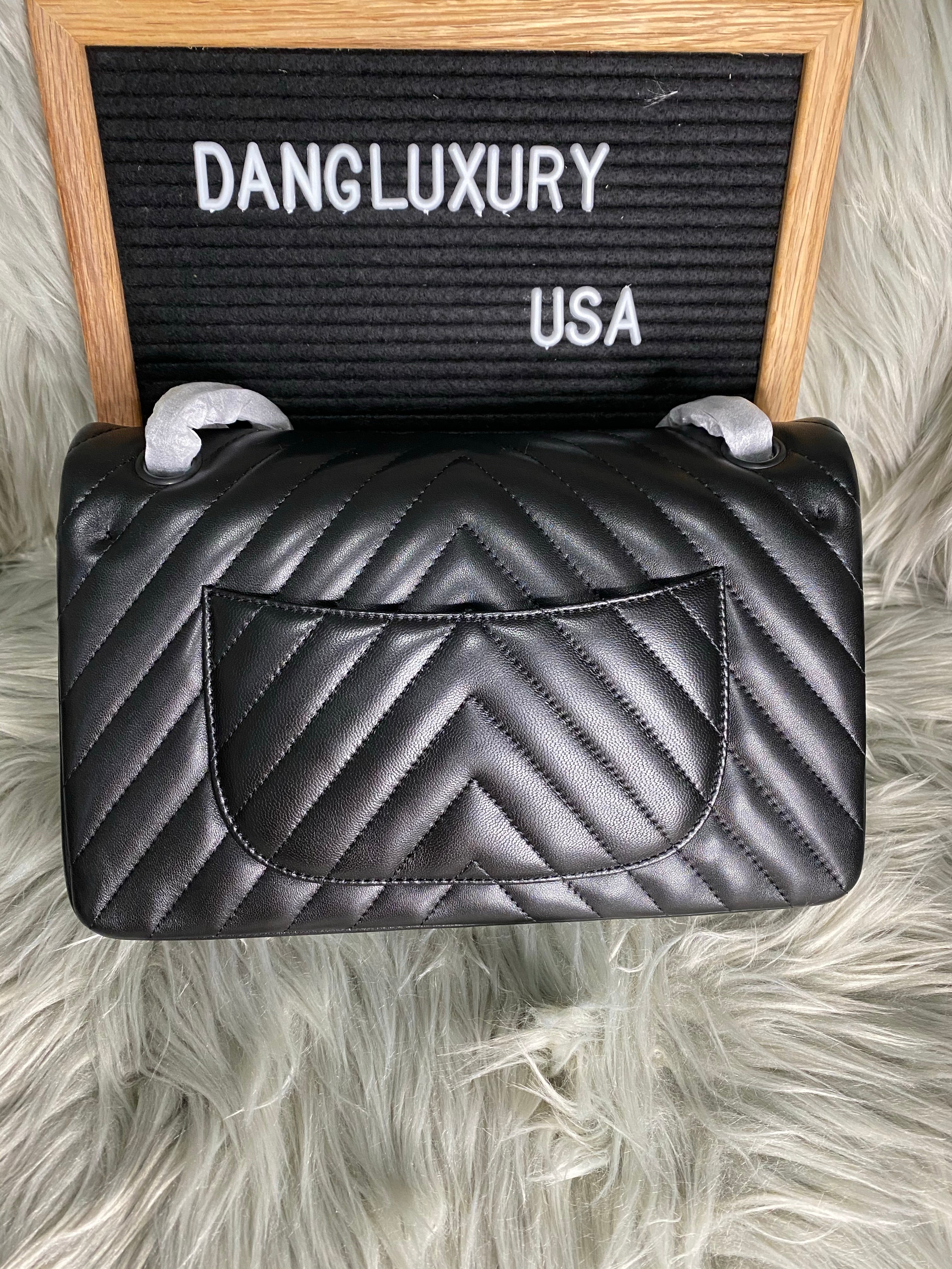 [TOP] CH@NEL Classic Flap Bag Chevron Lambskin Medium 25.5cm – All Black - Chanel