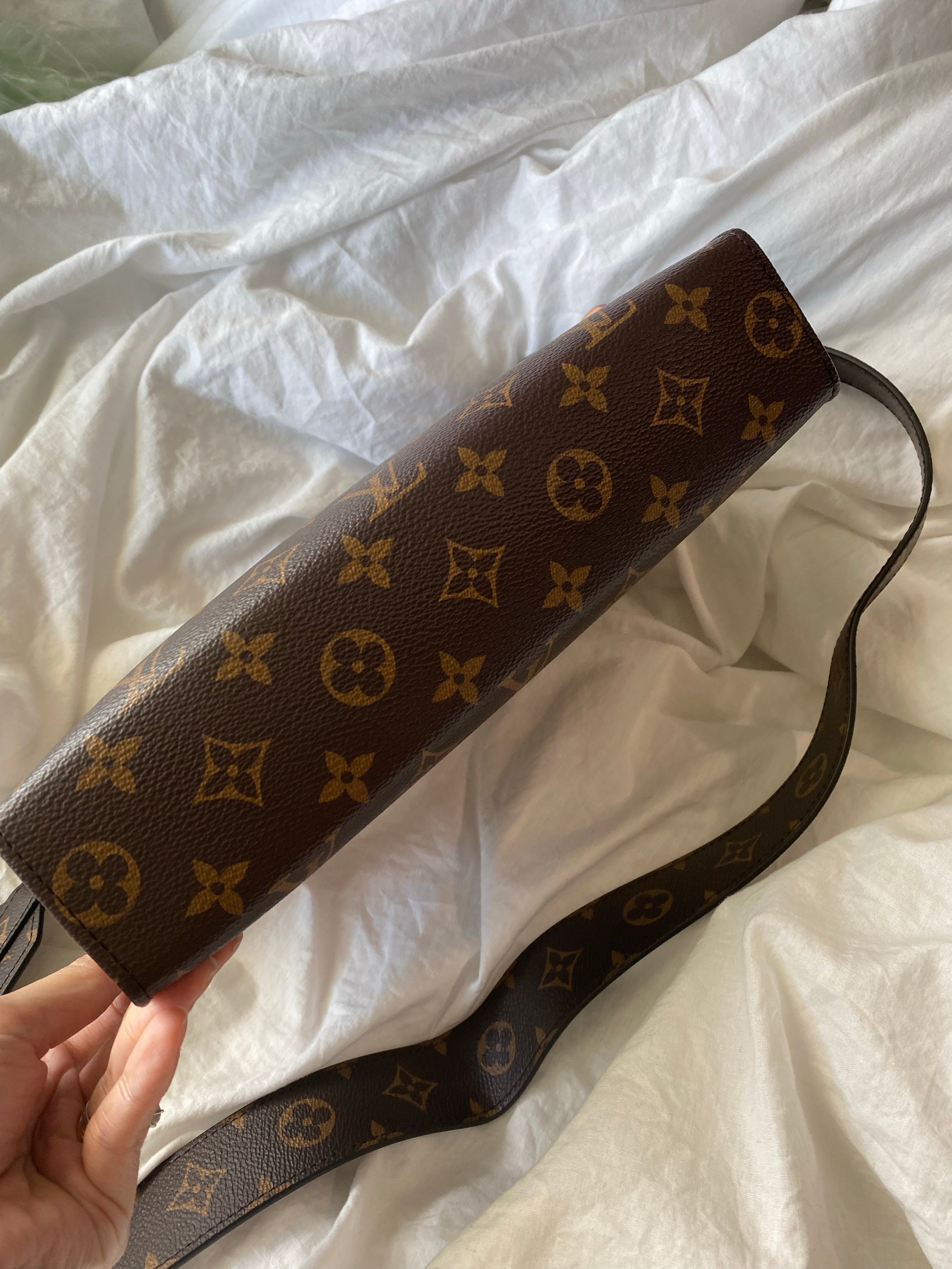[TOP] L&V £V Toilery Pouch With Chain and Shoulder Strap - LV Louis Vuitton