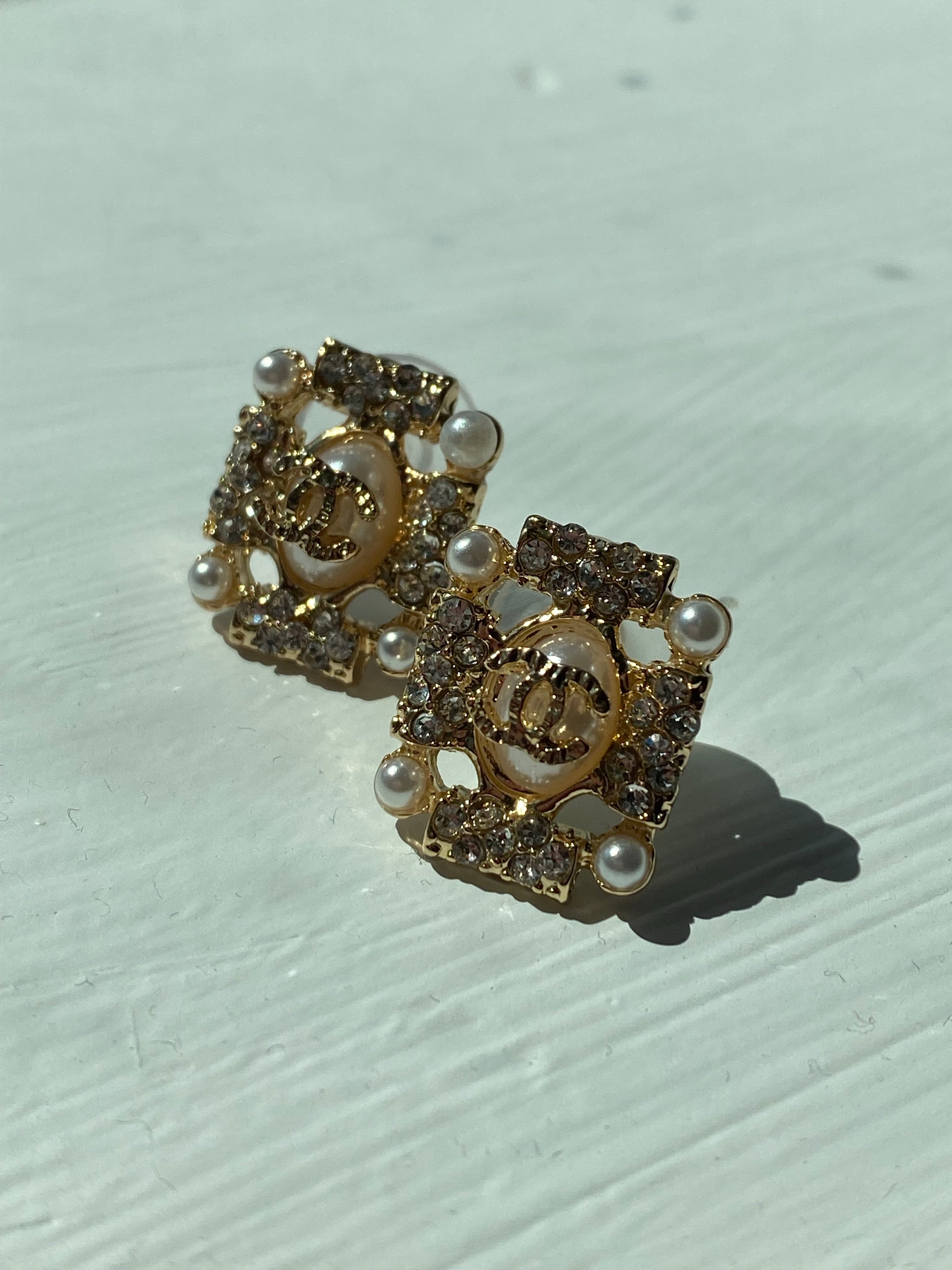 [TOP] CH@NEL Stud Square Earrings - Chanel