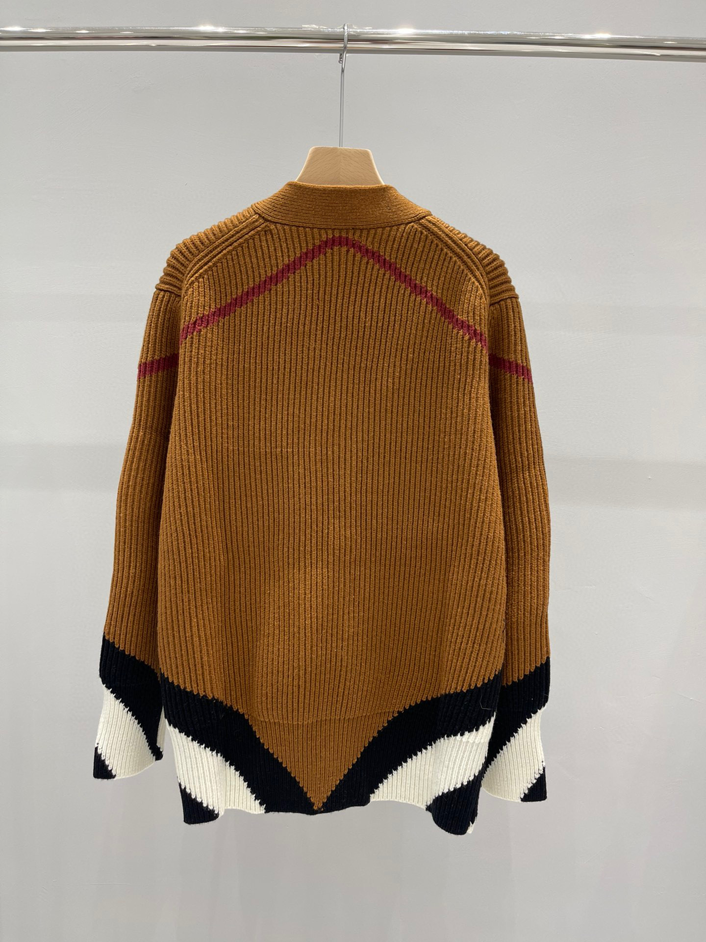 [TOP] BURB€RRY V-collar Cardigan - Brown - Burberry