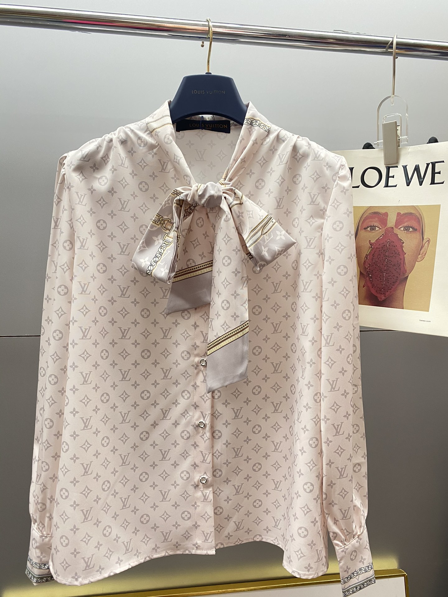 [TOP] L&V Monogram Streamer Bow Shirt  - Pink - LV Louis Vuitton