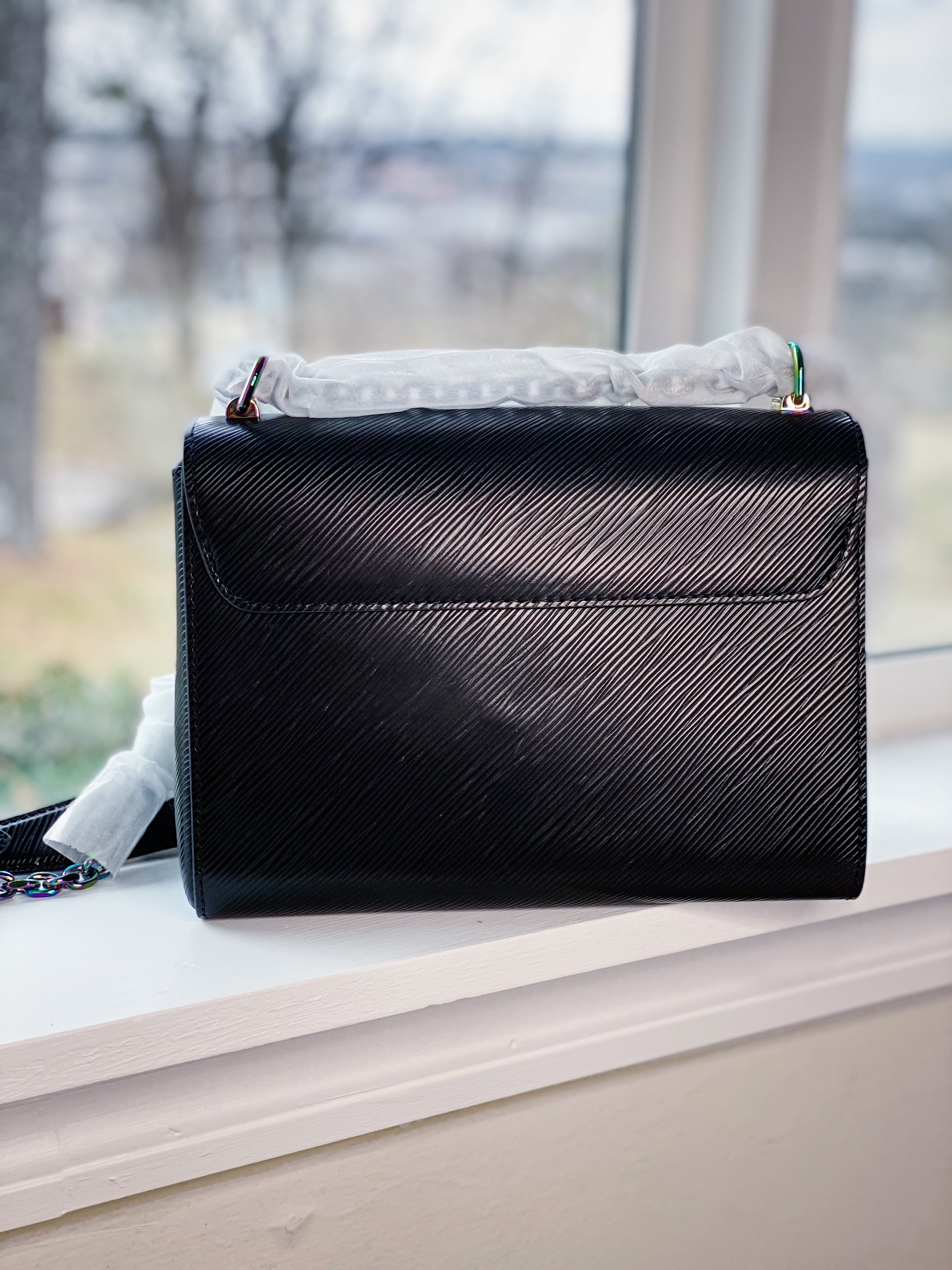 [TOP] L&V £V Epi Twist Chain Bag Iridescent Hardware - BLACK - LV Louis Vuitton