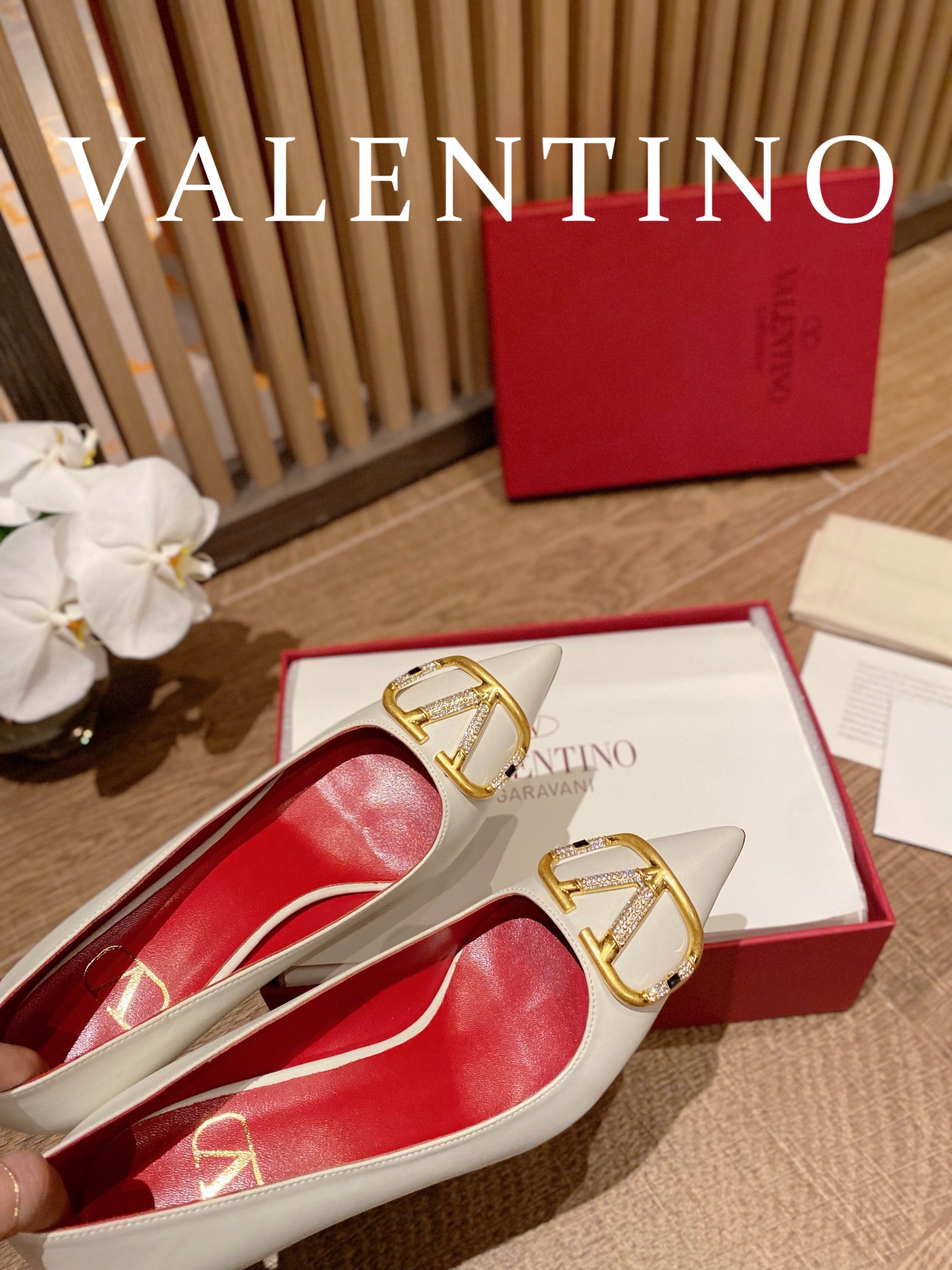 [TOP] V@LENTINO V Bronze High Heels - White - Valentino