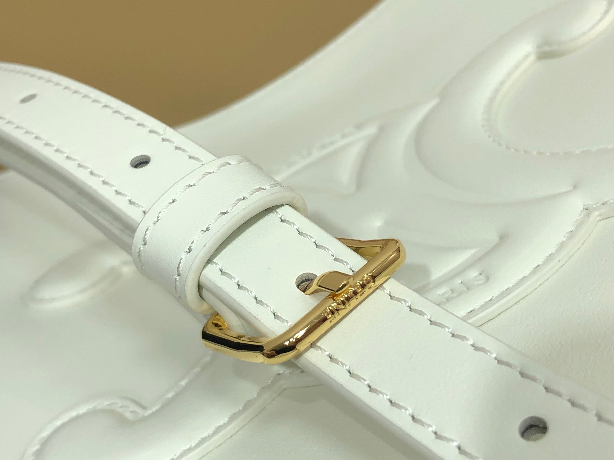 [TOP] C€LINE Cuir Triomphe Bucket Bag - White - Celine