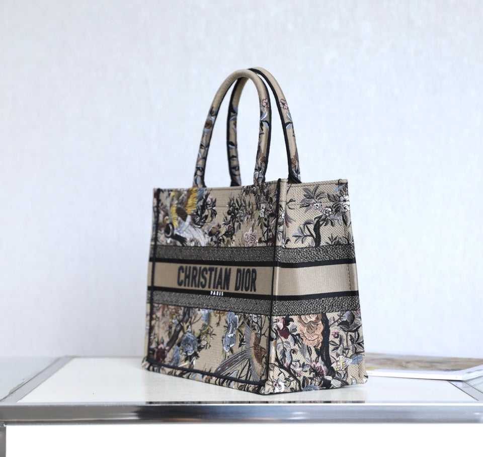 [TOP] D!or Book Tote Bag Jadin d’Hiver Embroidery - Beige Multicolored - Christian Dior