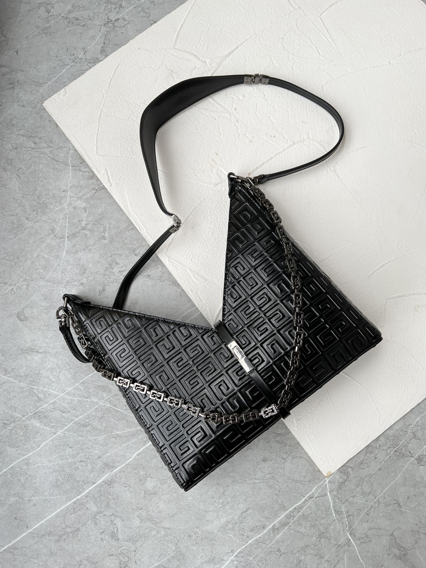 [Top] GIV€NCHY Cut Out Patent Leather Bag - Givenchy
