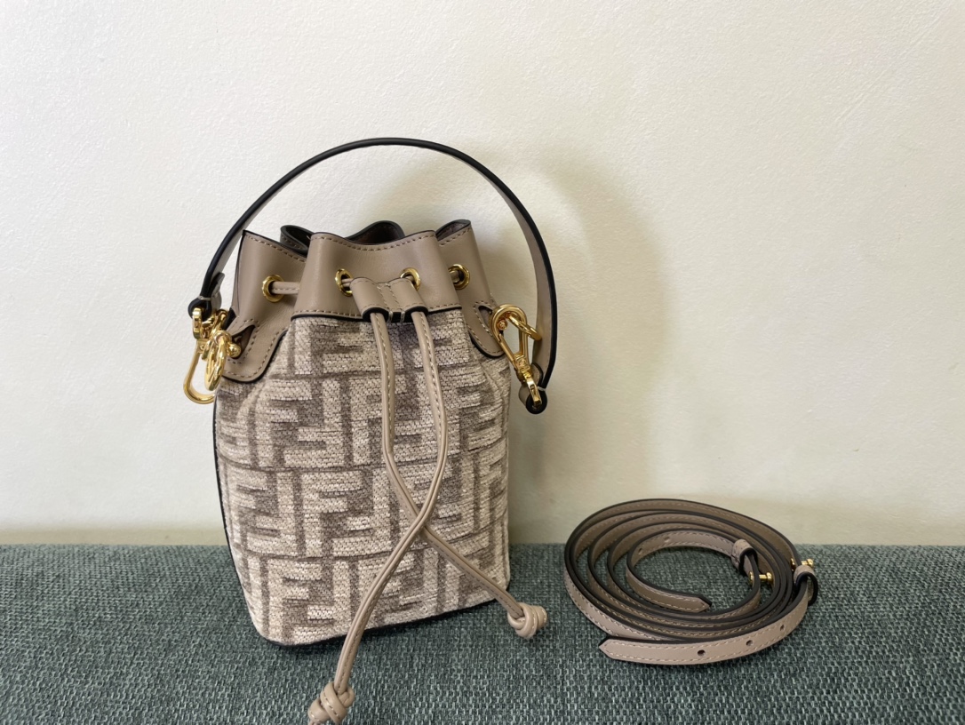 [TOP] F€NDI Mon Tresor FF Bucket Bags - 2 Color - Fendi