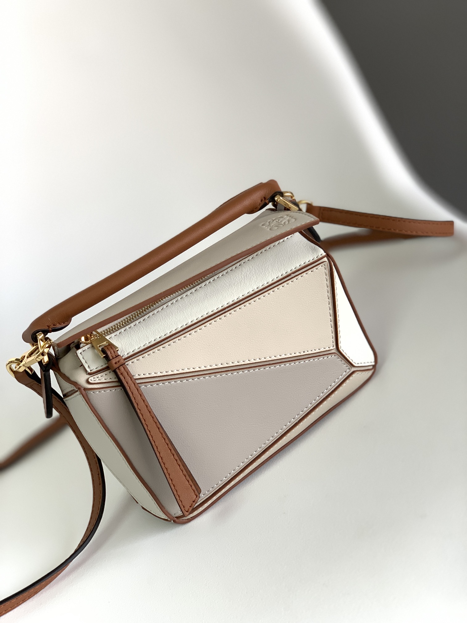 [TOP] LOEW€ Puzzle Bag - White - Loewe