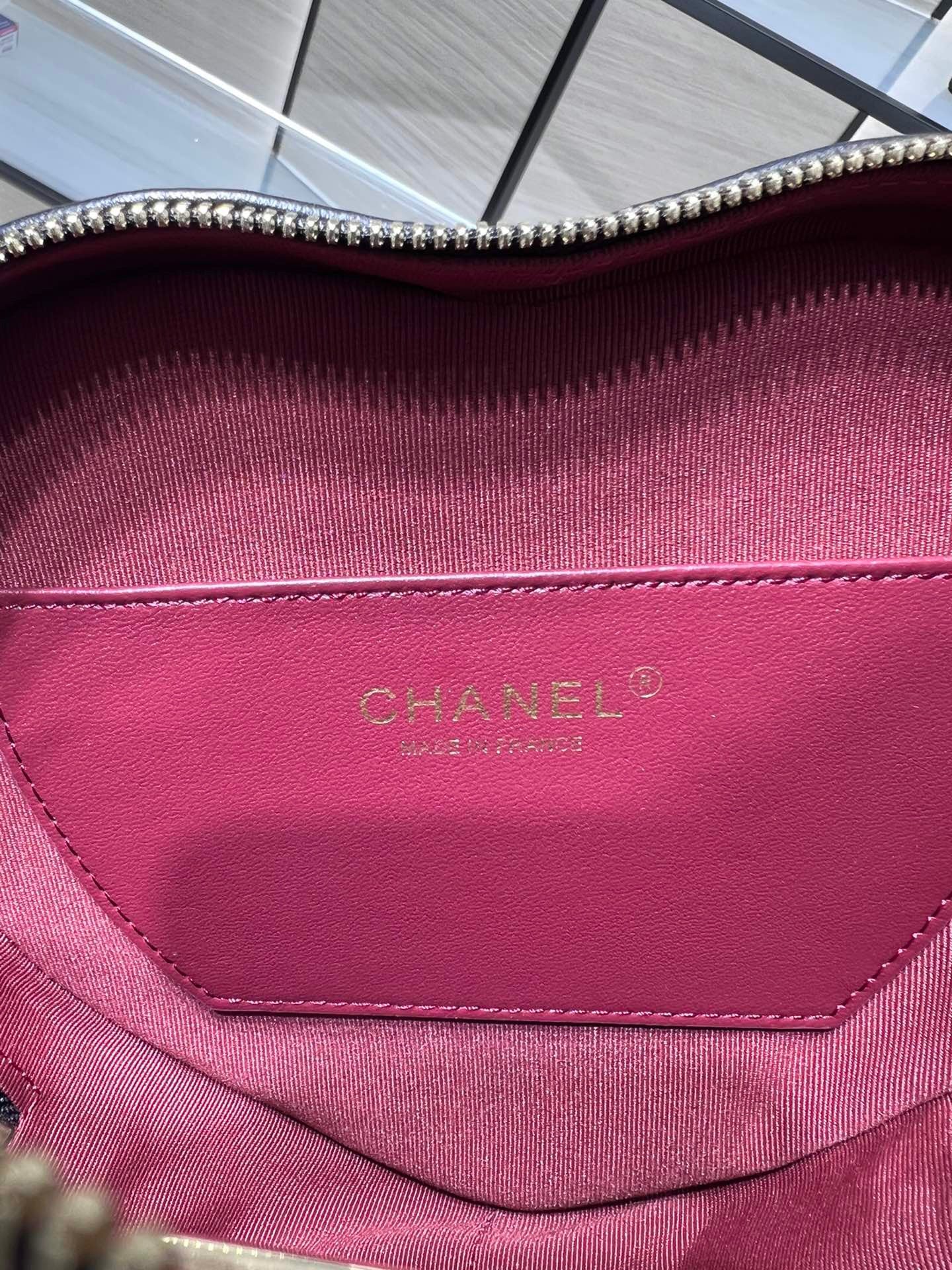 [TOP] CH@NEL Heart Bag Large - Black & GHW - Chanel