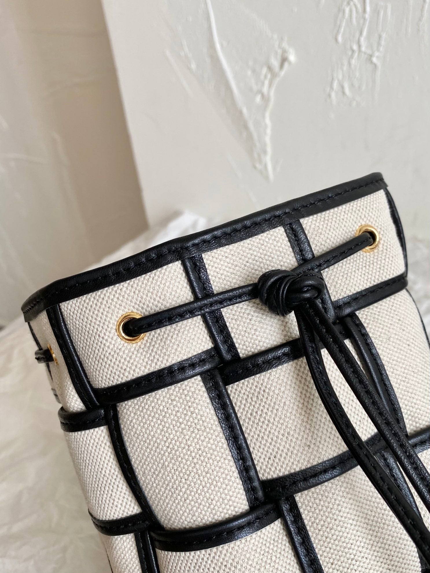 [TOP] B&V B*V Cassette Bucket Bag - Natural/Black - Bottega Veneta
