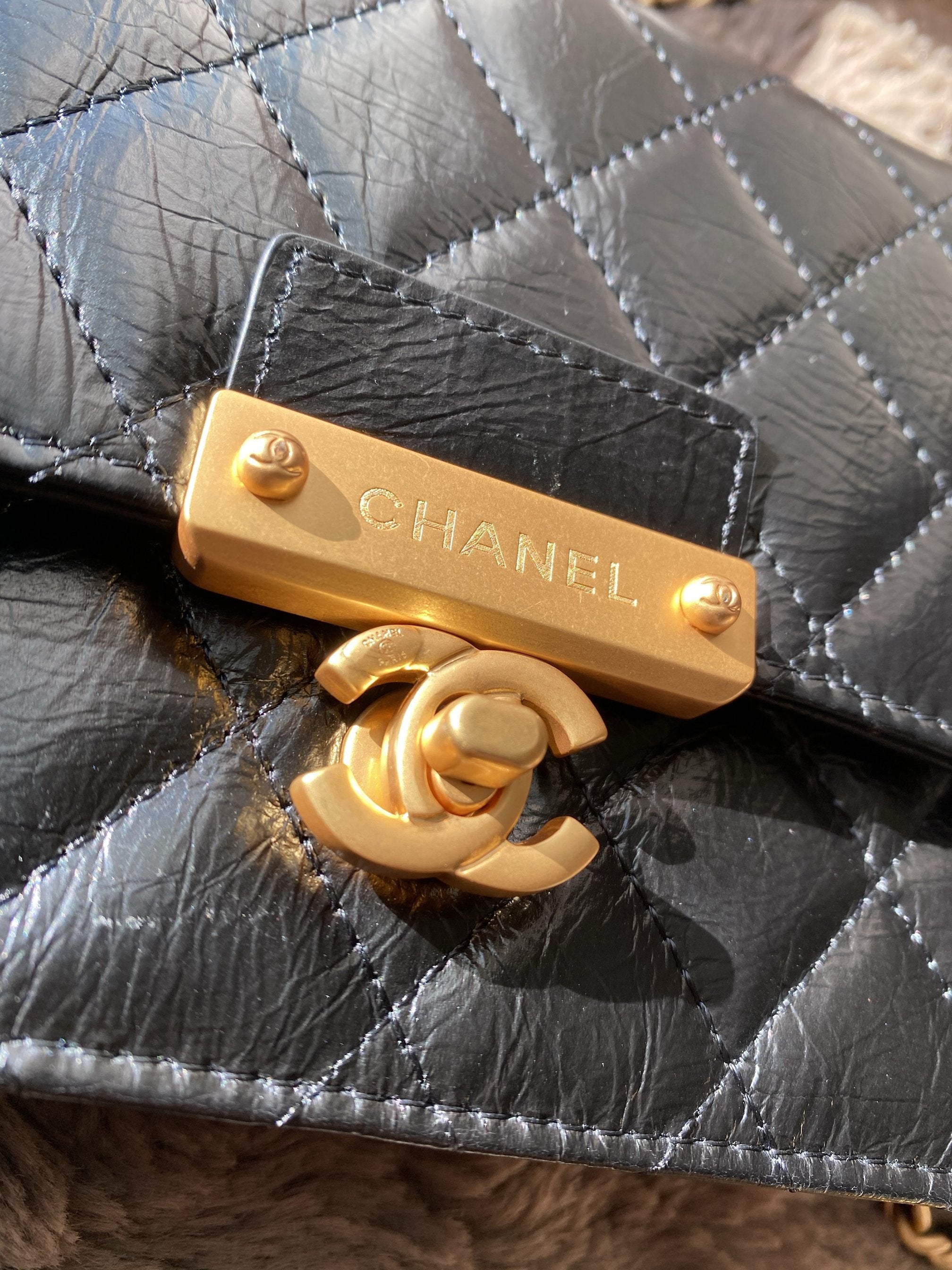 [TOP] CH@NEL WOC Around The Corner Aged Lambskin - Black & GHW - Chanel