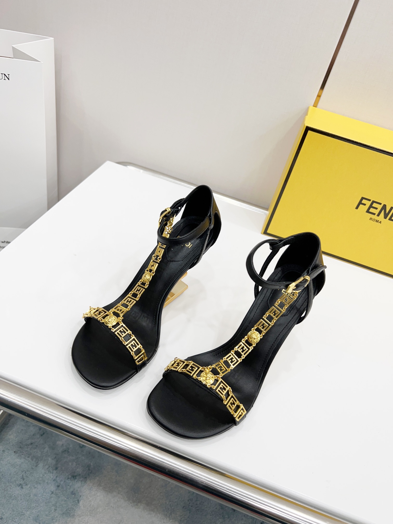 [TOP] F€NDI Fendi First High Heel - Black - Fendi
