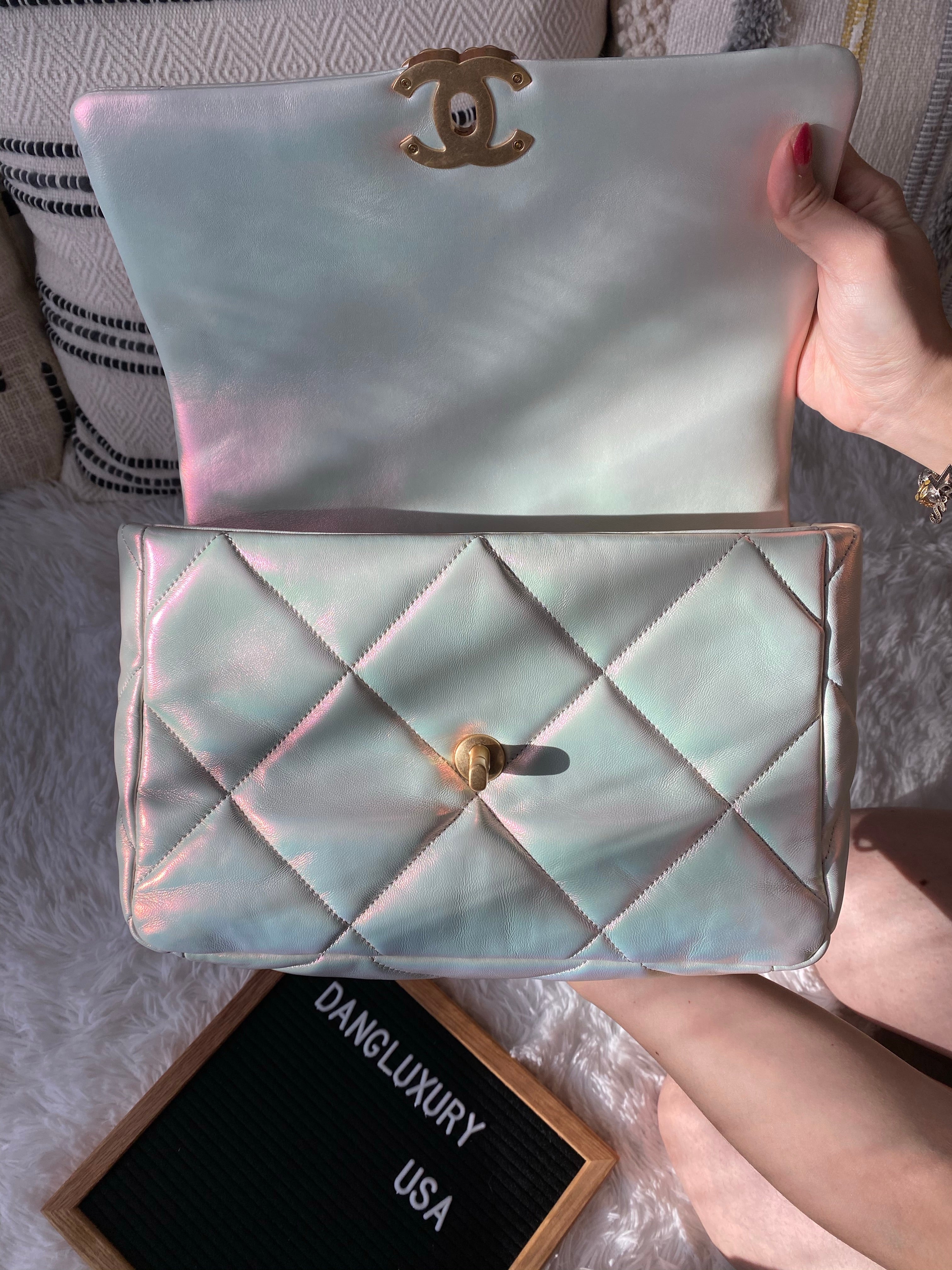 [TOP] CH@NEL 19 Bag Flap Medium 30cm - White Iridescent - Chanel